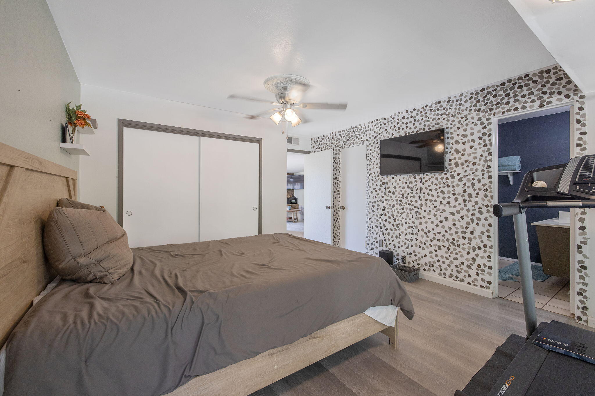 1420 W Meadow Ave, Visalia, CA 93277