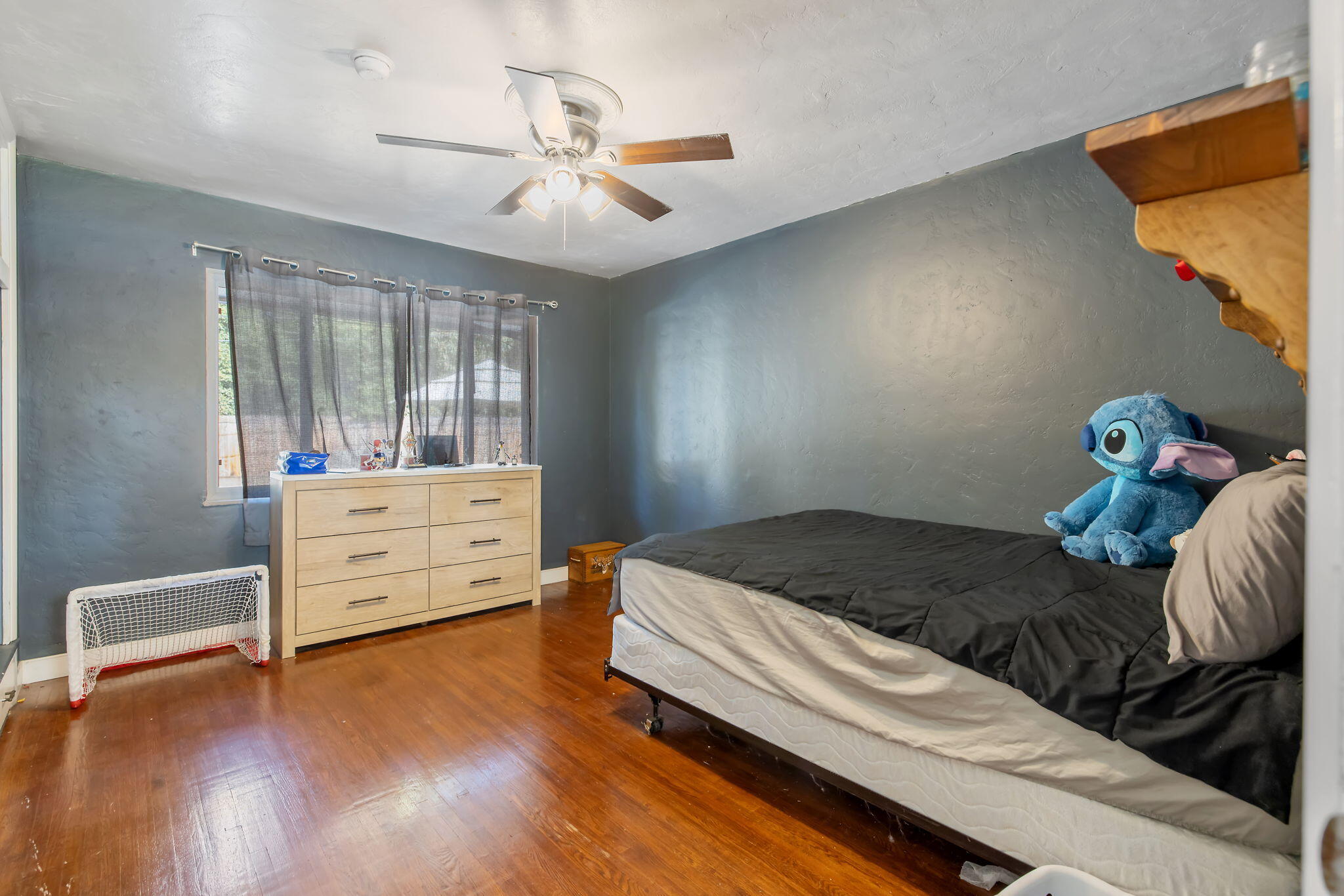 1420 W Meadow Ave, Visalia, CA 93277