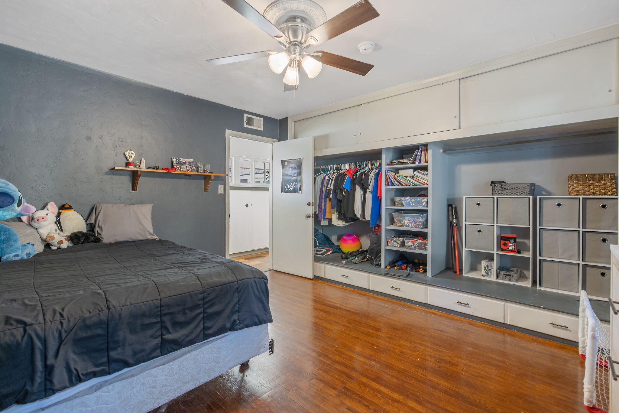 1420 W Meadow Ave, Visalia, CA 93277