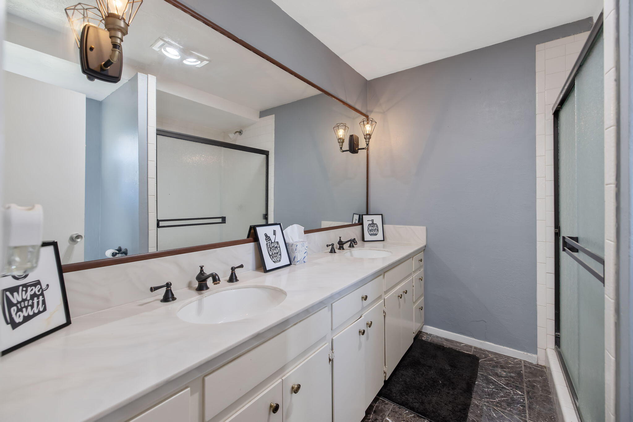 1420 W Meadow Ave, Visalia, CA 93277