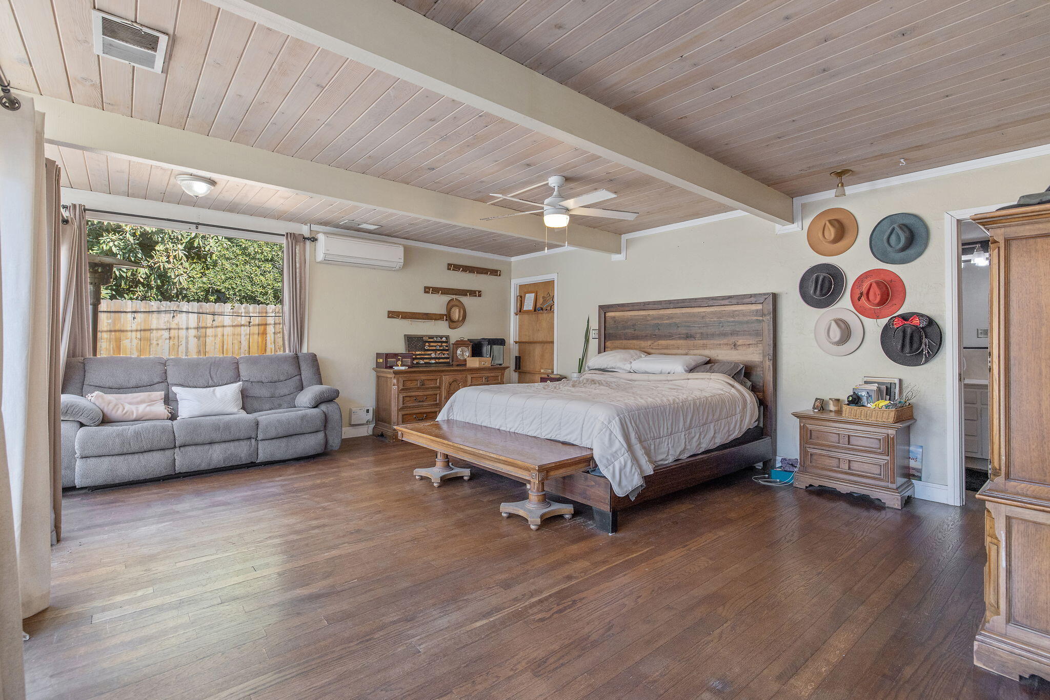 1420 W Meadow Ave, Visalia, CA 93277