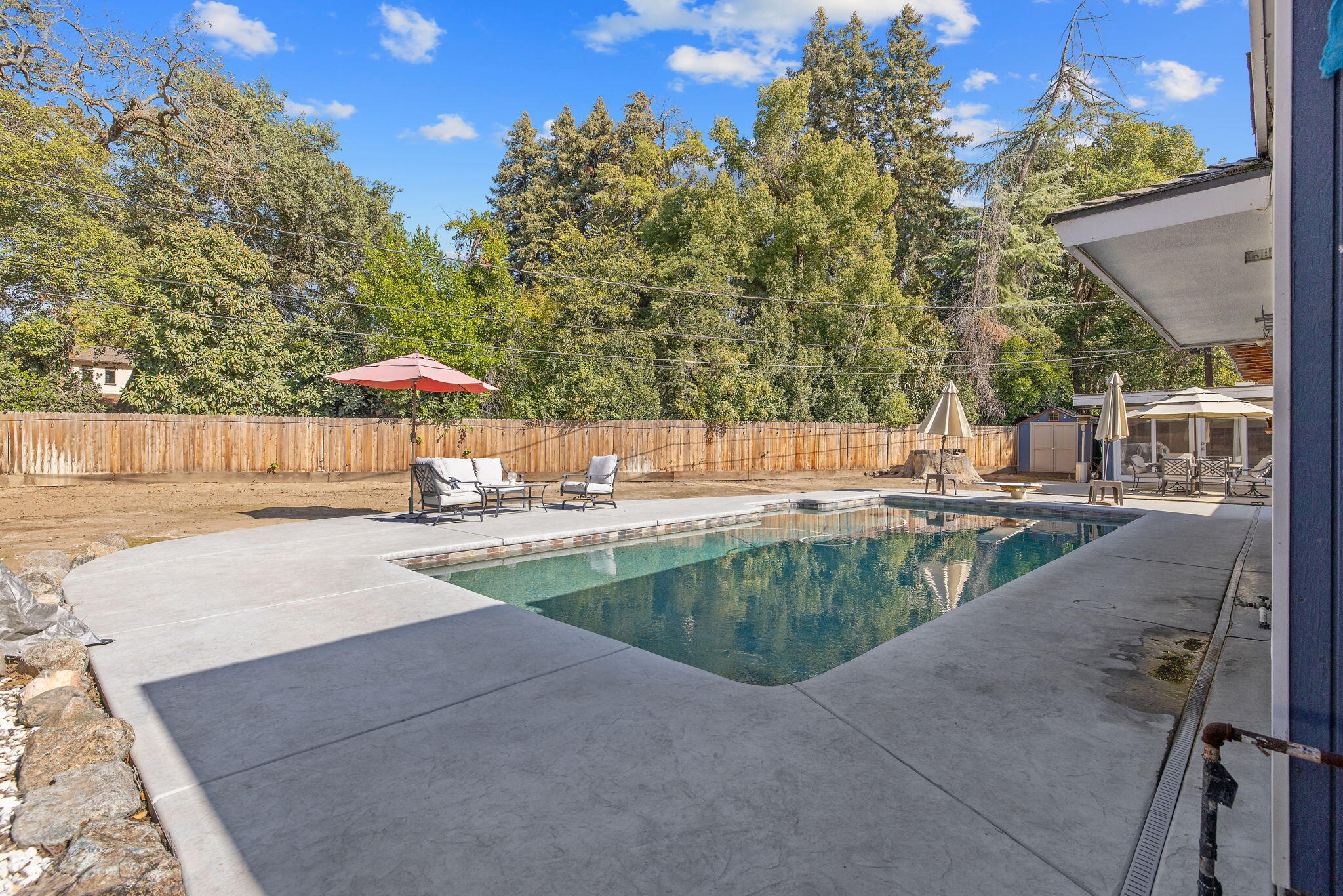 1420 W Meadow Ave, Visalia, CA 93277