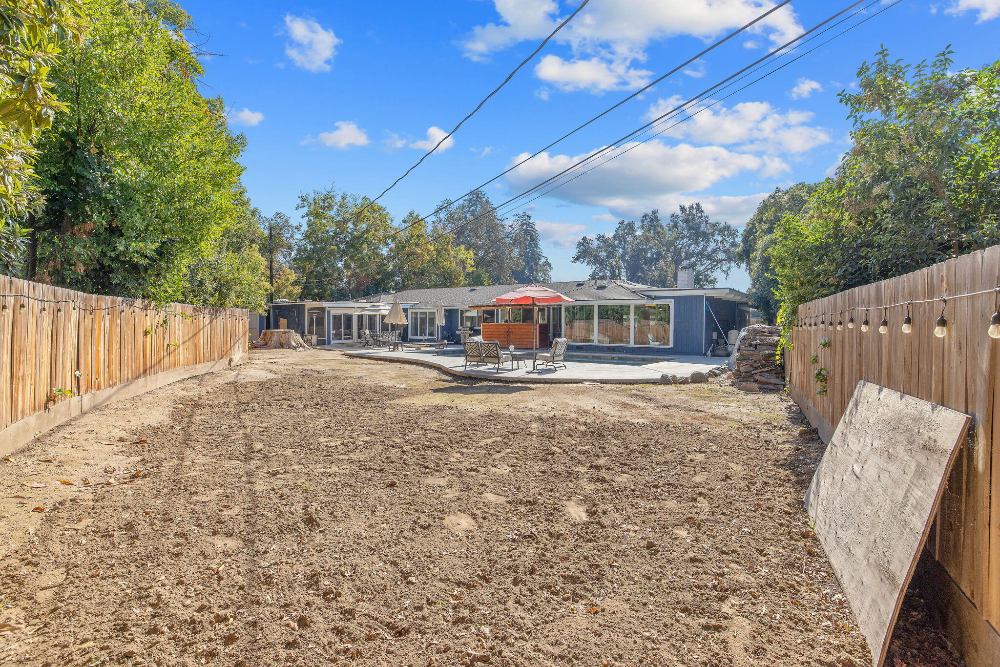 1420 W Meadow Ave, Visalia, CA 93277