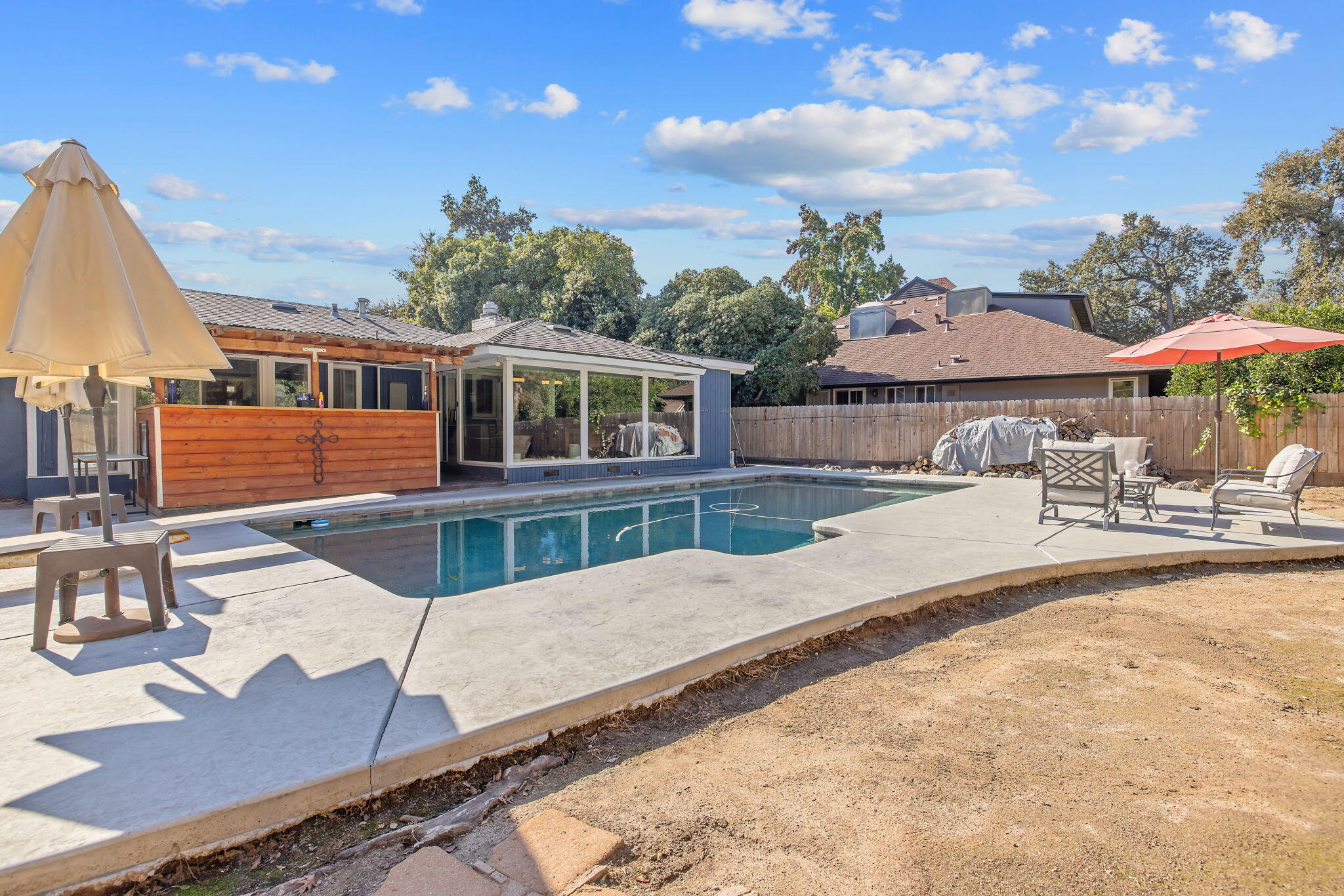 1420 W Meadow Ave, Visalia, CA 93277