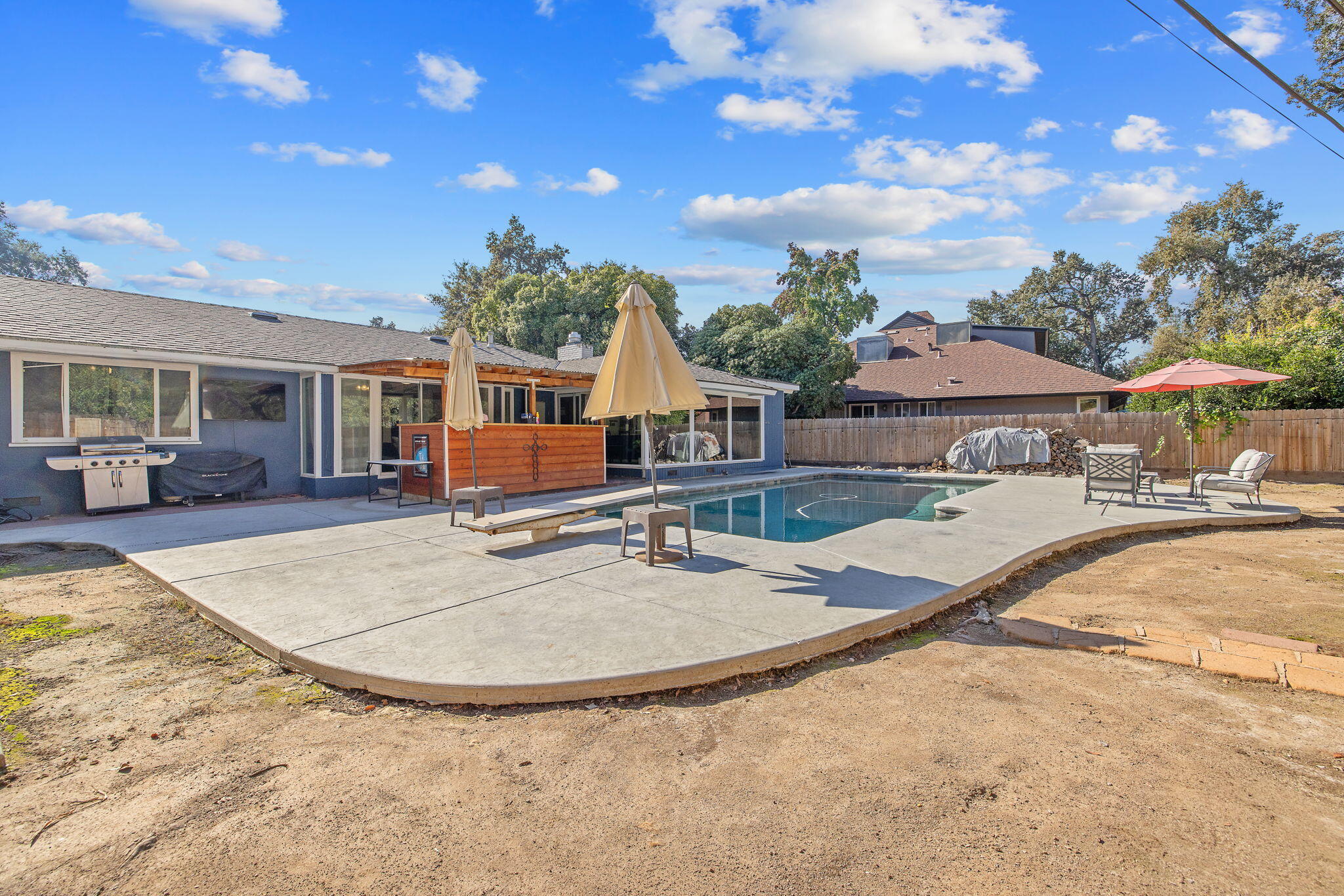 1420 W Meadow Ave, Visalia, CA 93277