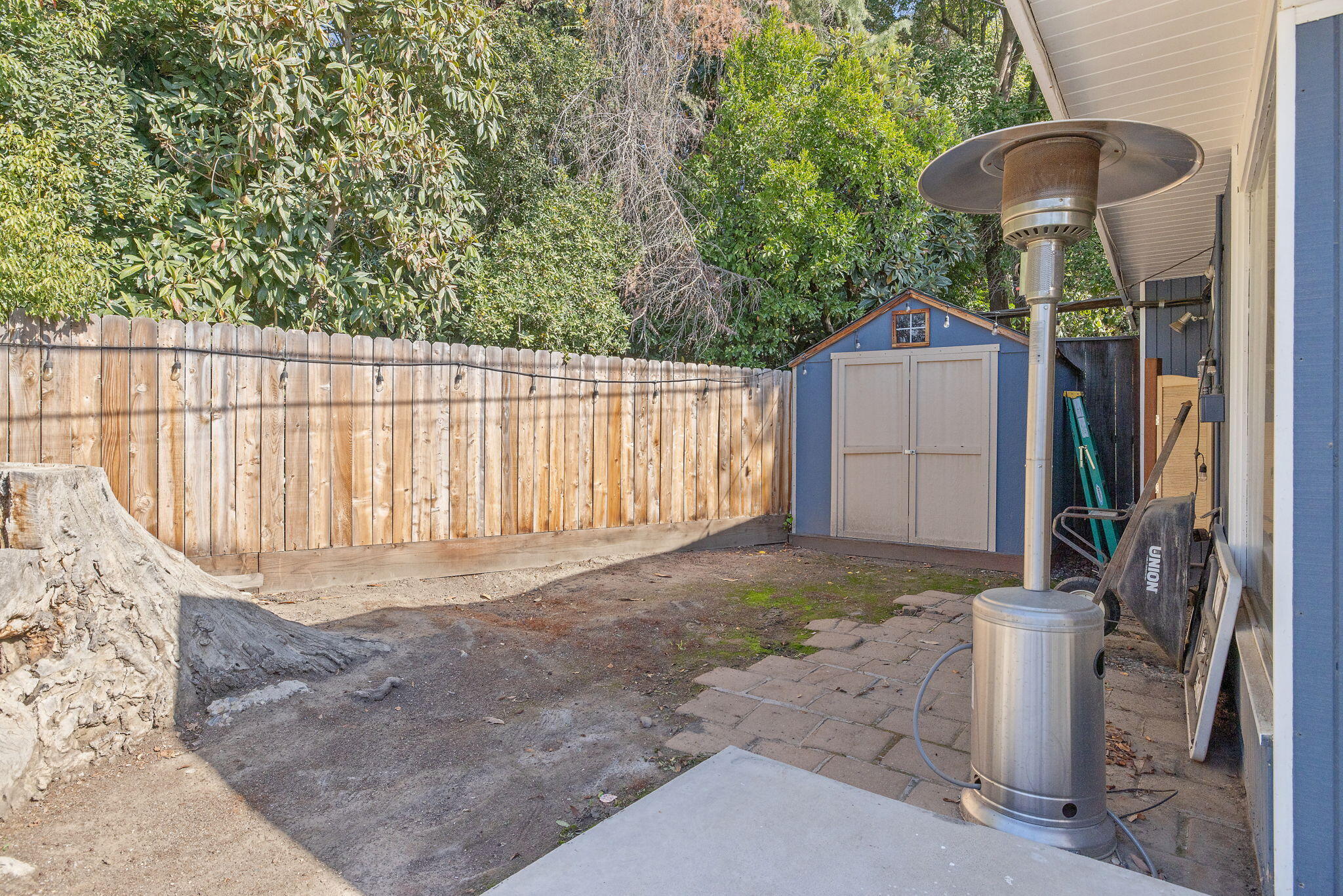 1420 W Meadow Ave, Visalia, CA 93277