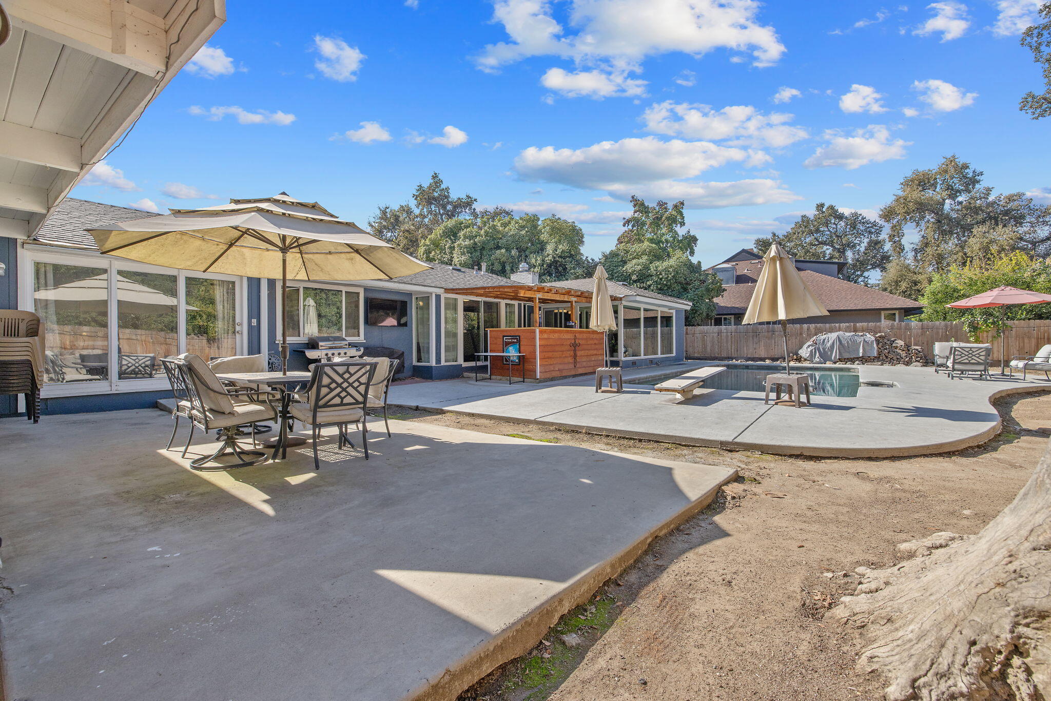 1420 W Meadow Ave, Visalia, CA 93277