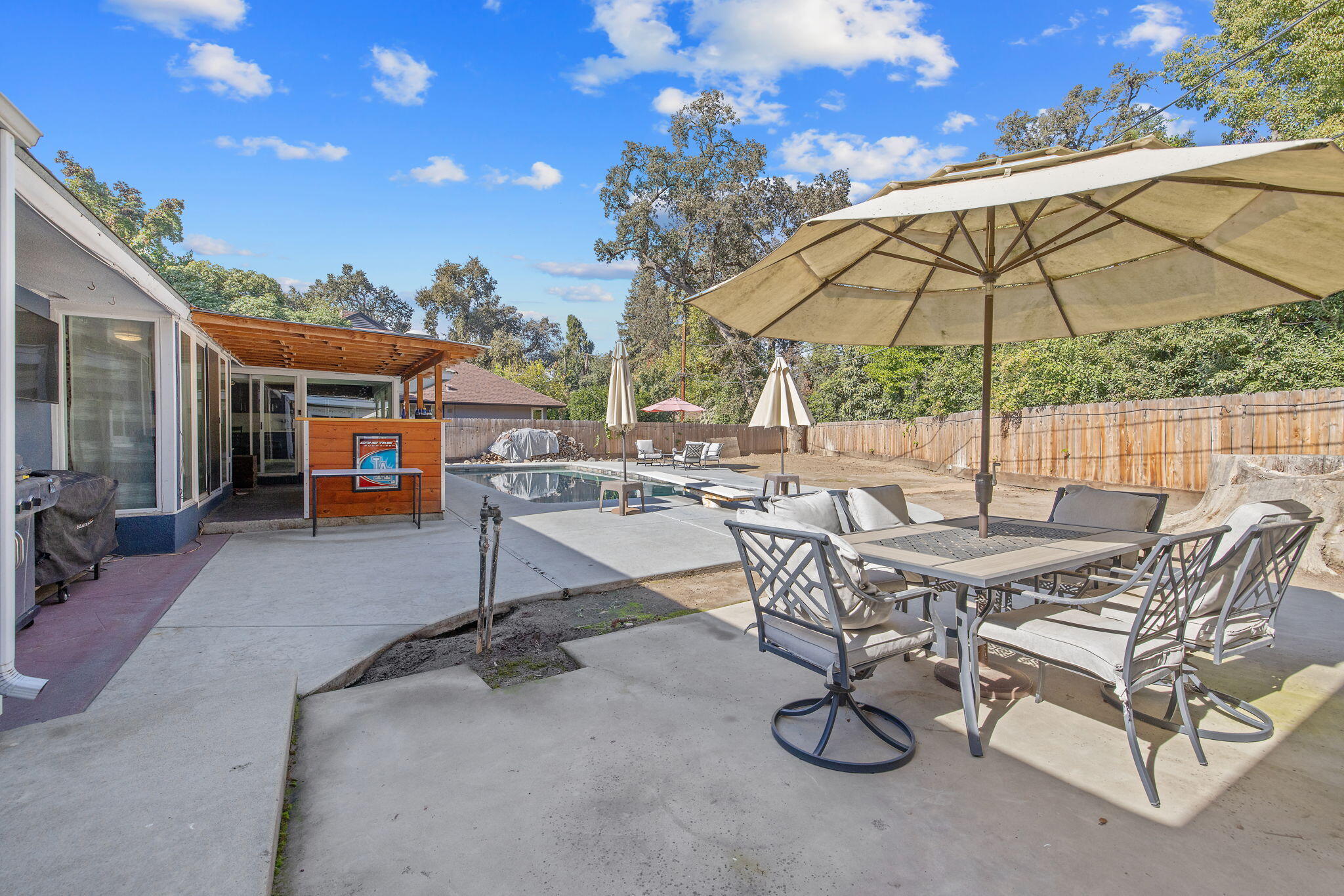 1420 W Meadow Ave, Visalia, CA 93277