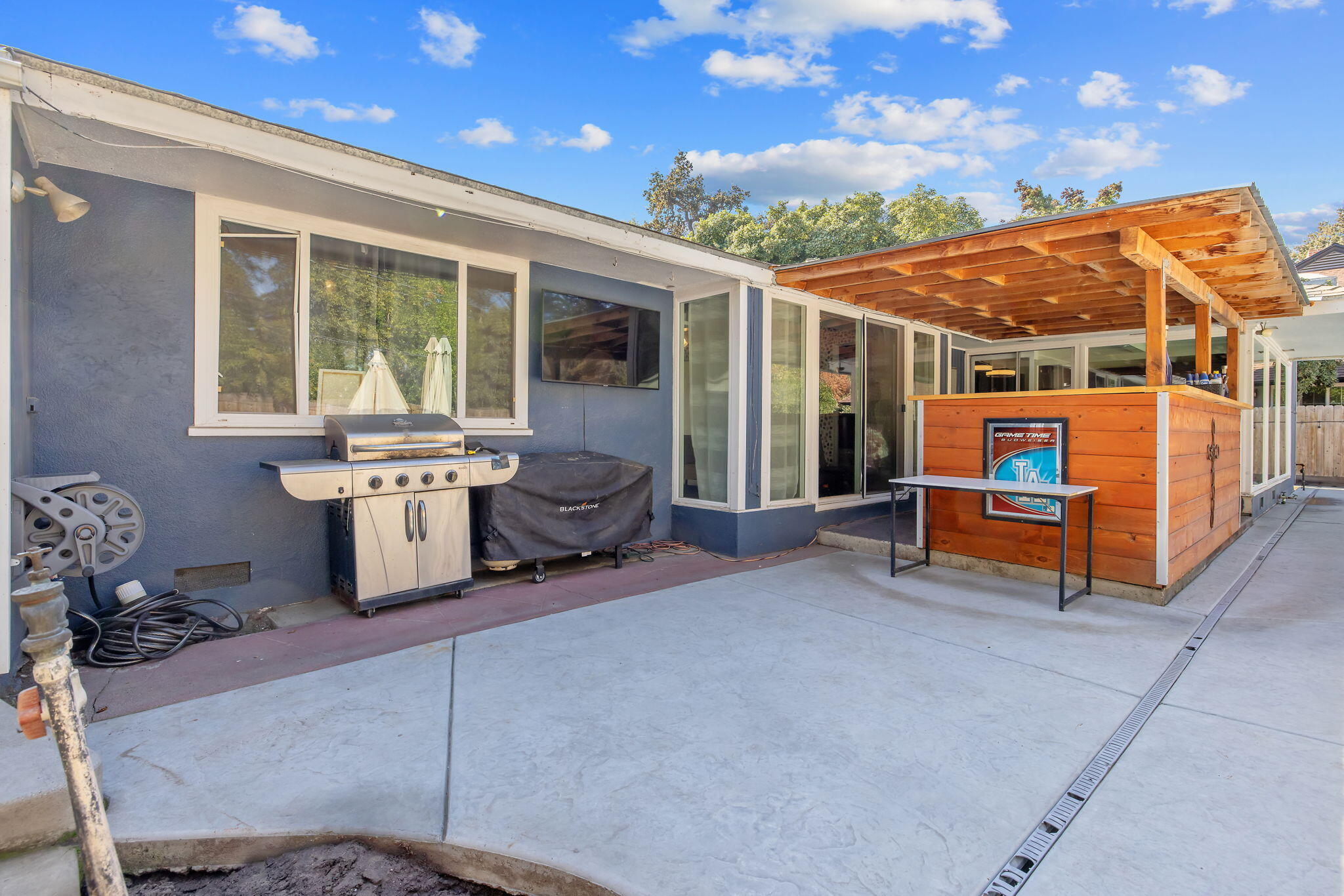 1420 W Meadow Ave, Visalia, CA 93277