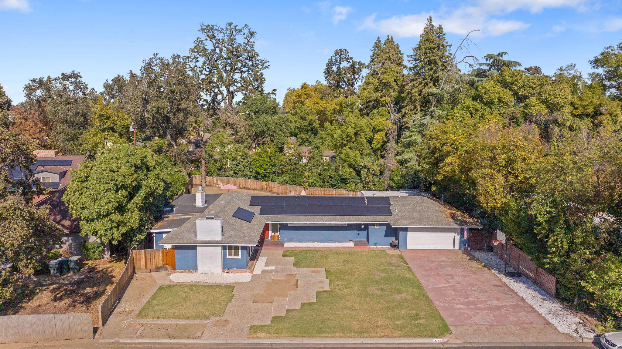 1420 W Meadow Ave, Visalia, CA 93277