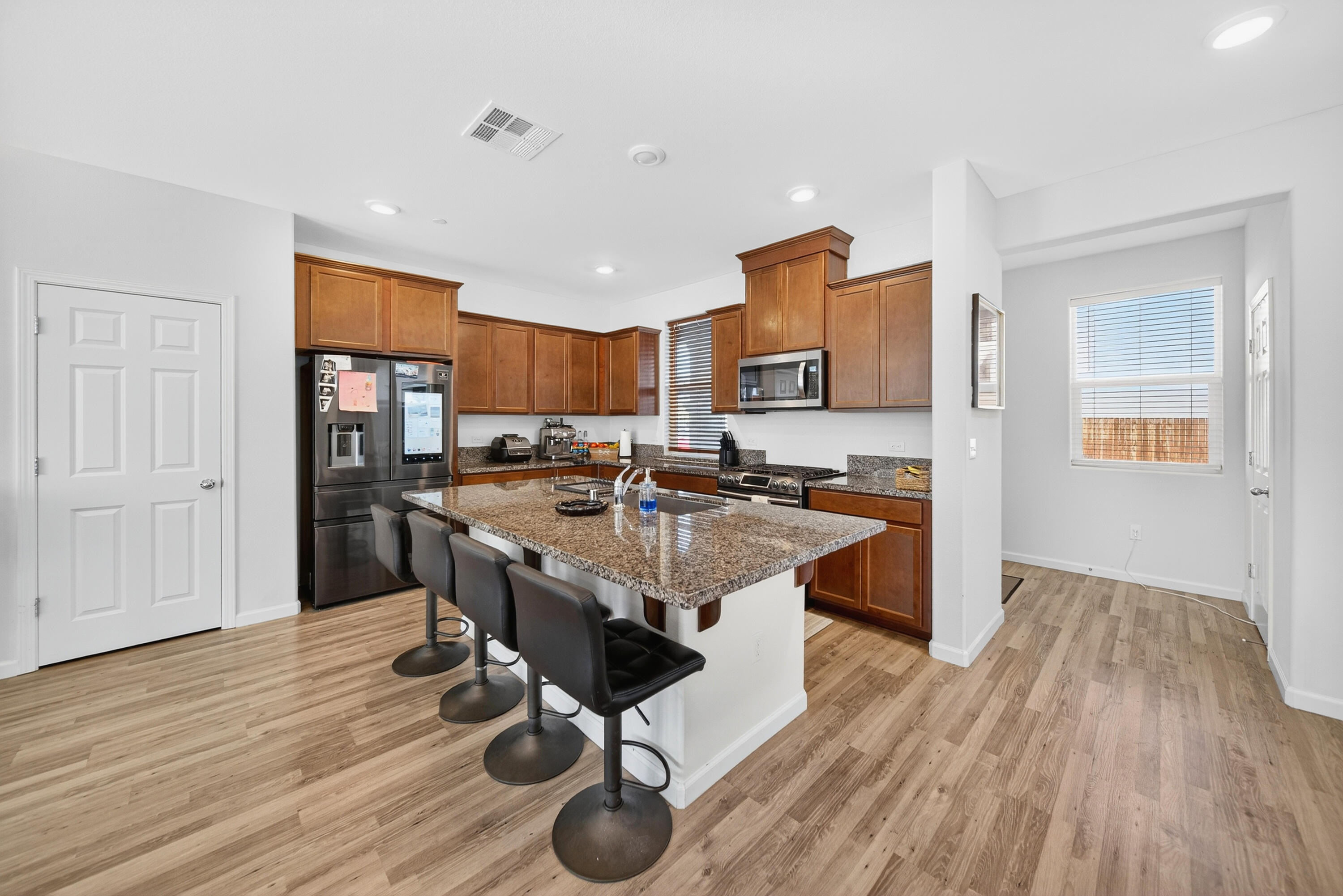 3219 E Mary Ave, Visalia, CA 93292