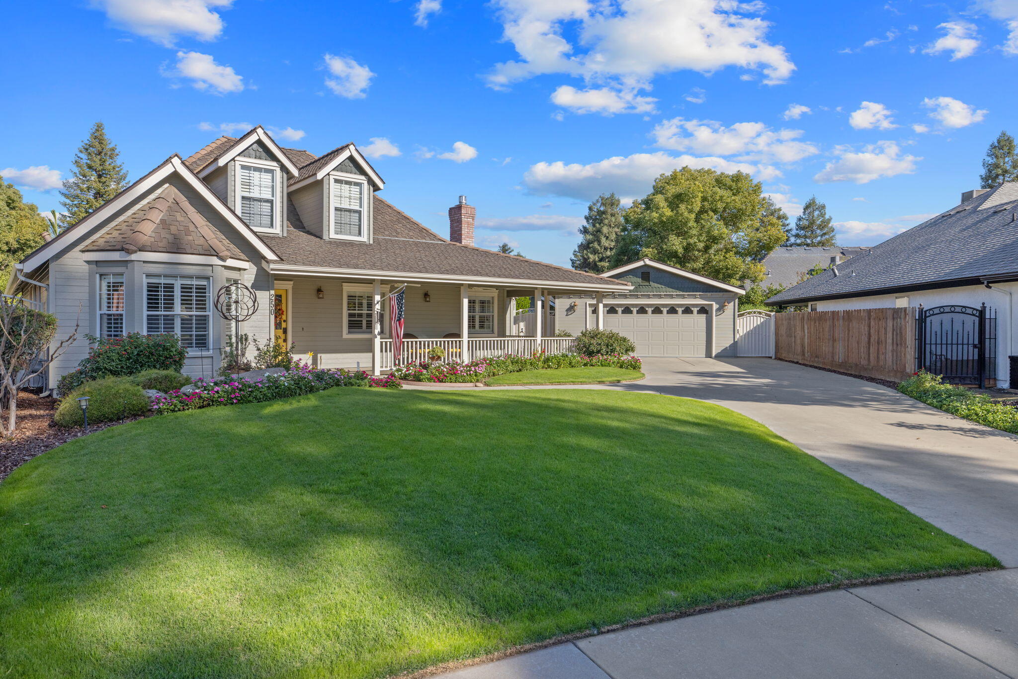 250 E Chestnut Ct, Visalia, CA 93292