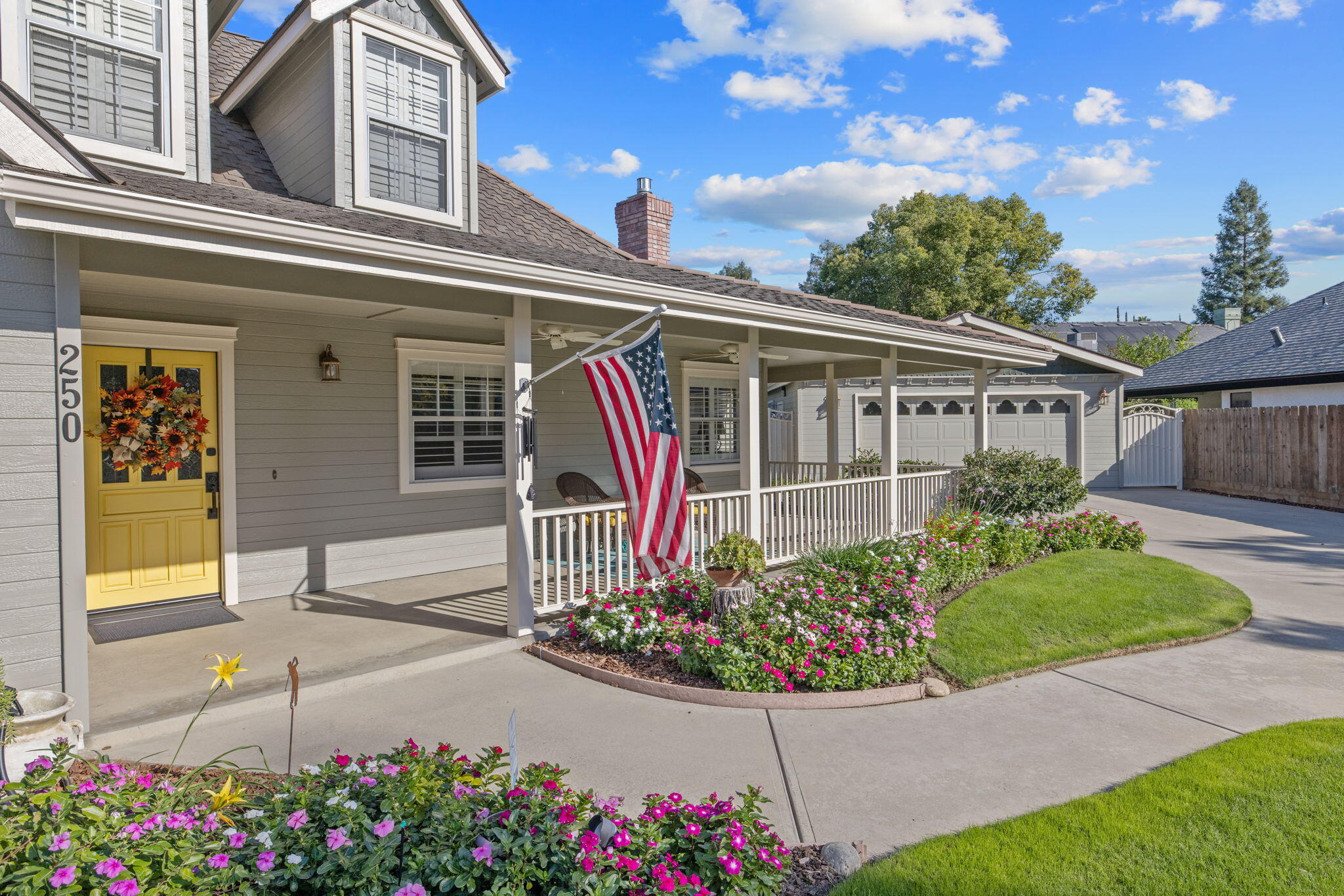 250 E Chestnut Ct, Visalia, CA 93292