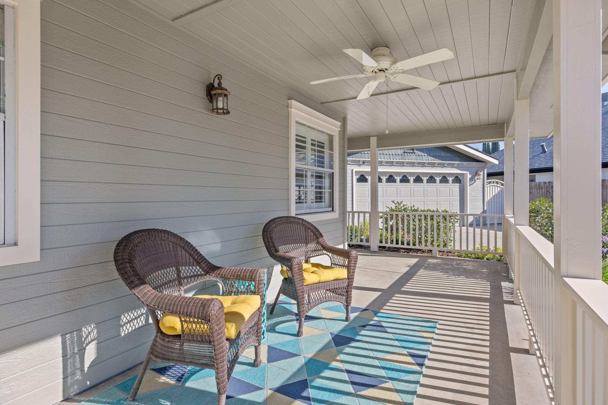 250 E Chestnut Ct, Visalia, CA 93292