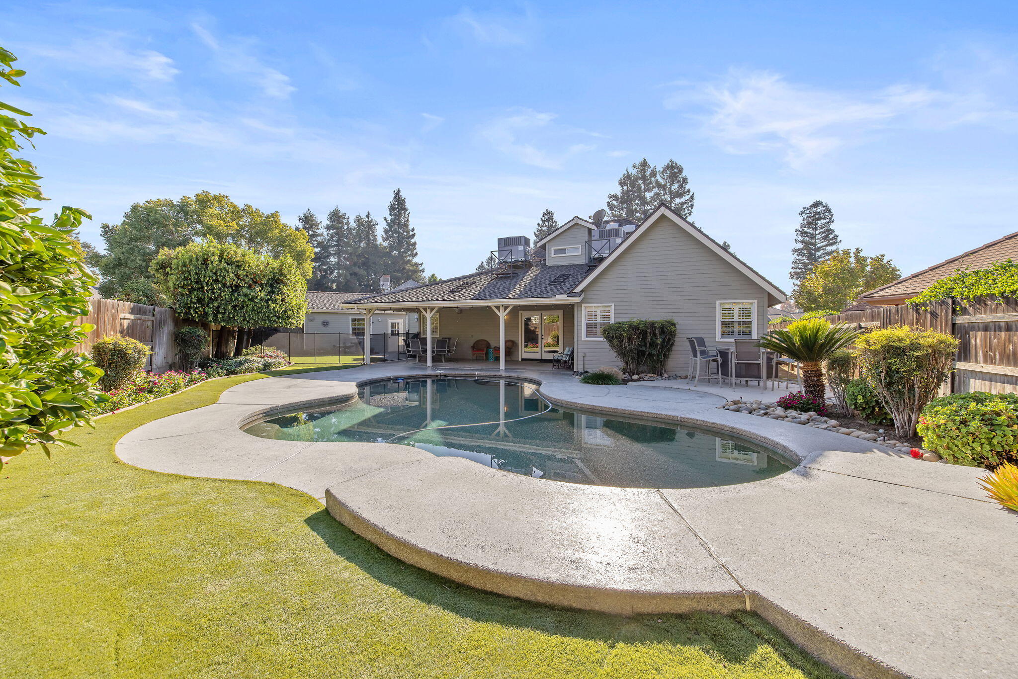 250 E Chestnut Ct, Visalia, CA 93292