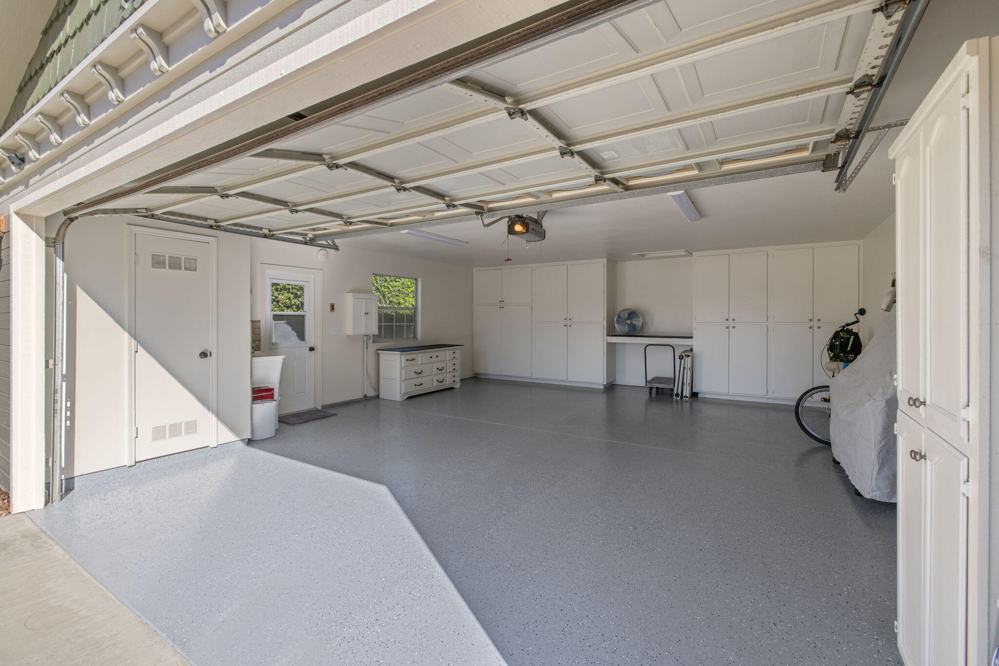 250 E Chestnut Ct, Visalia, CA 93292