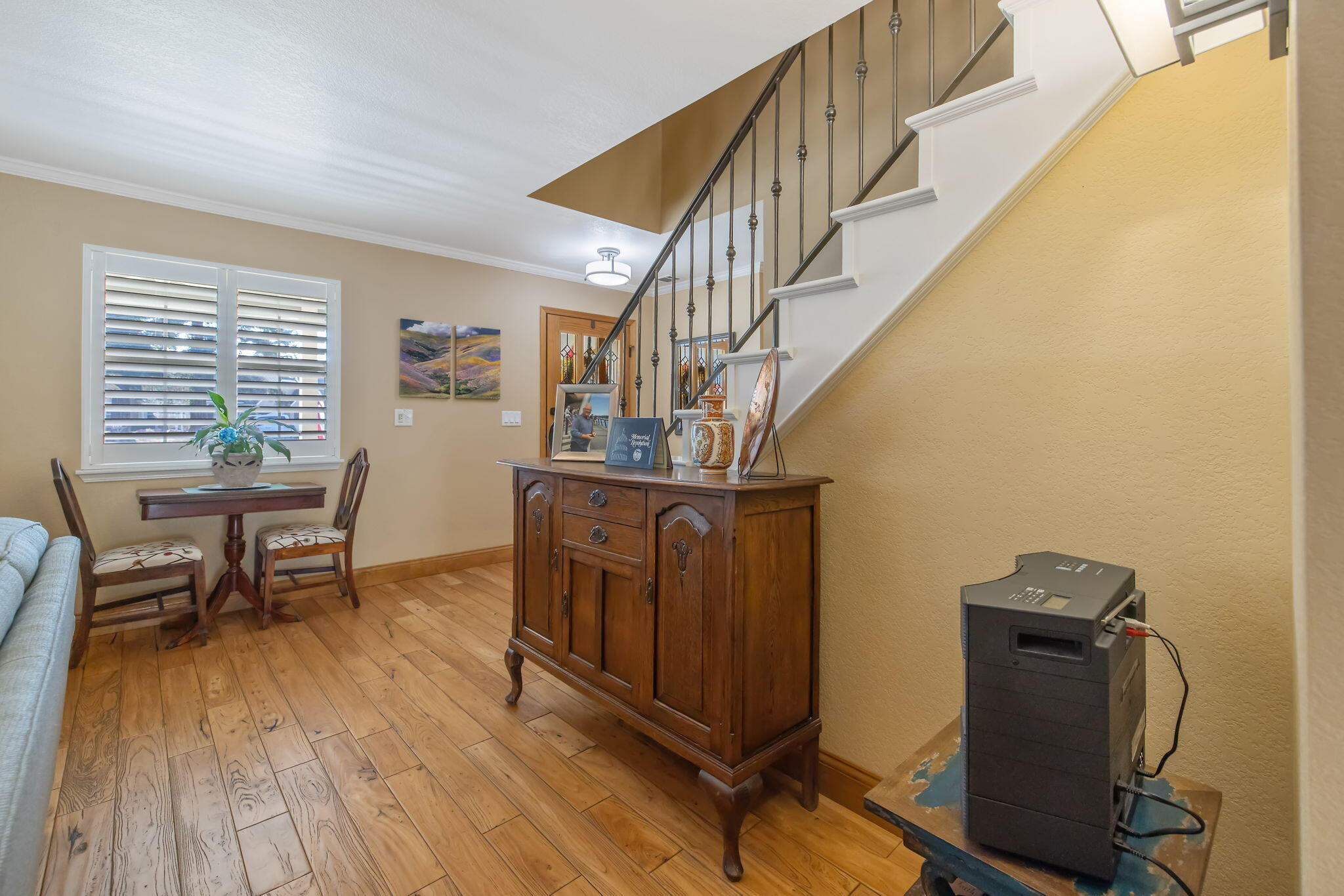 250 E Chestnut Ct, Visalia, CA 93292