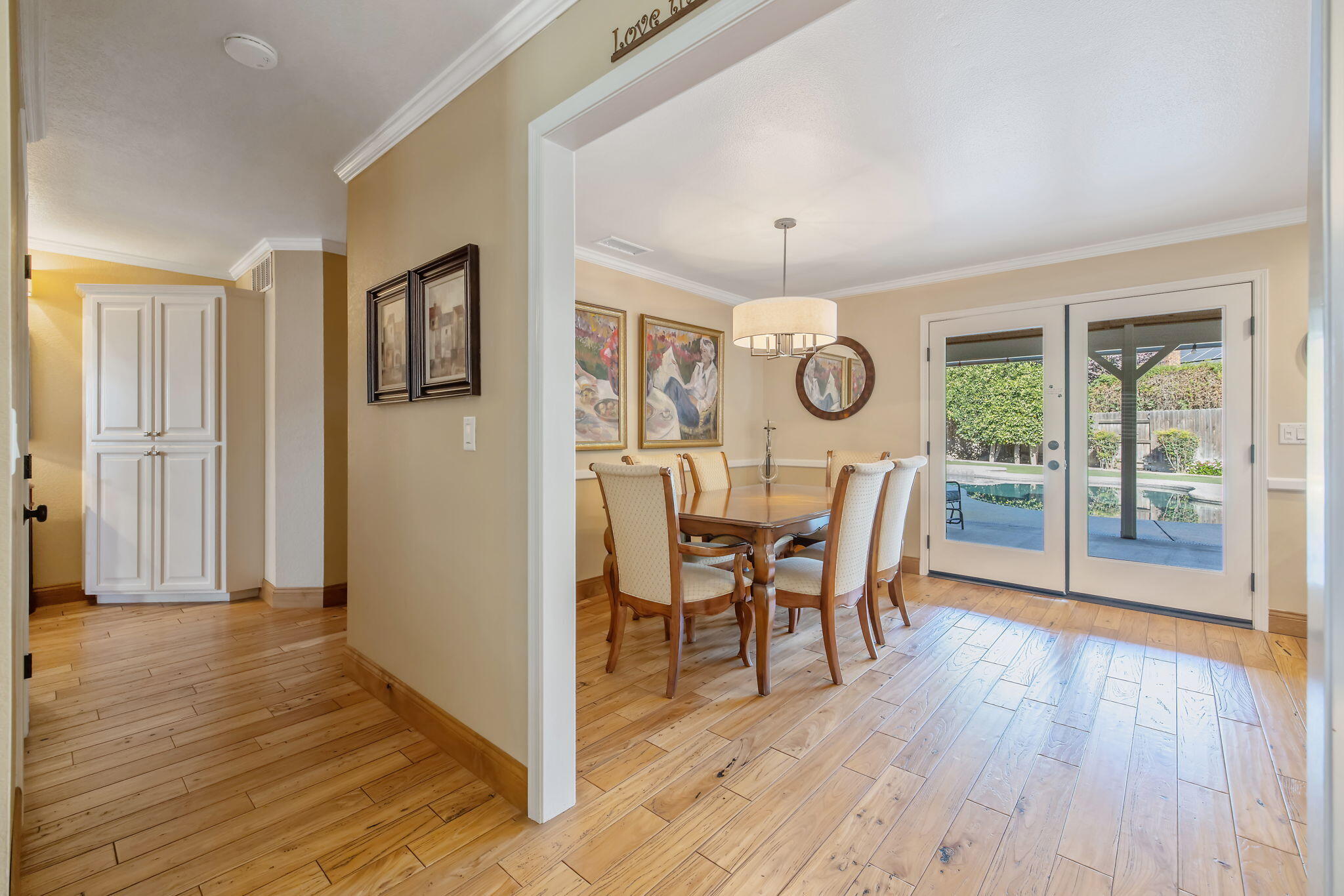 250 E Chestnut Ct, Visalia, CA 93292