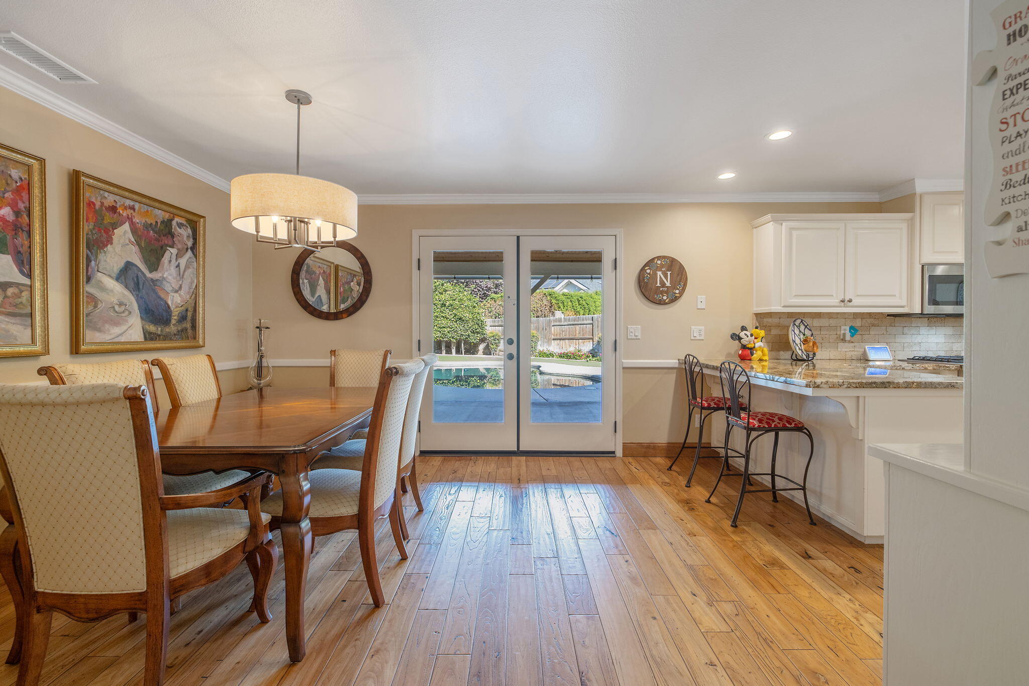 250 E Chestnut Ct, Visalia, CA 93292