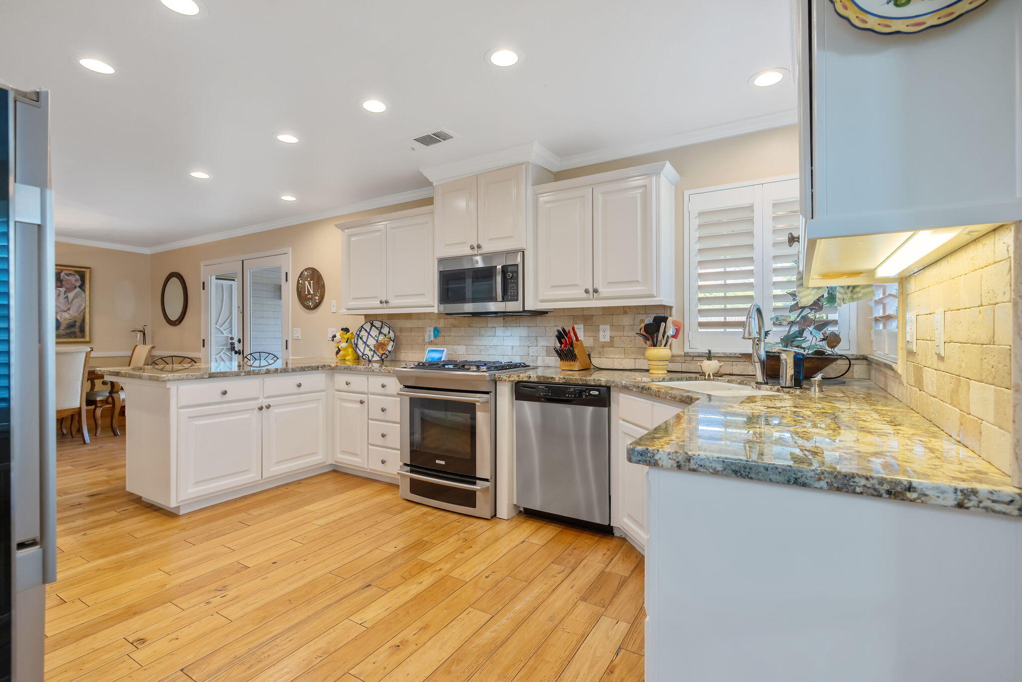 250 E Chestnut Ct, Visalia, CA 93292