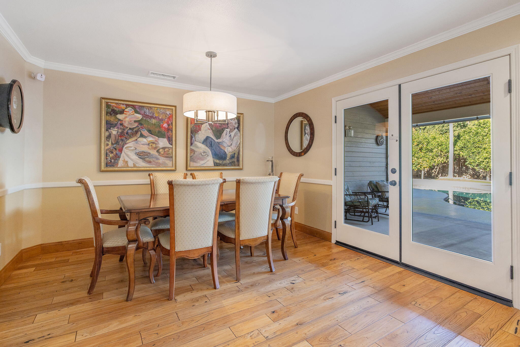 250 E Chestnut Ct, Visalia, CA 93292