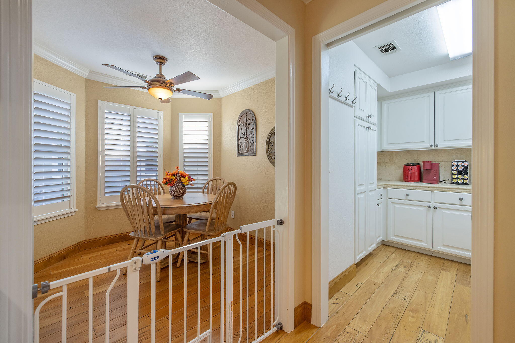 250 E Chestnut Ct, Visalia, CA 93292