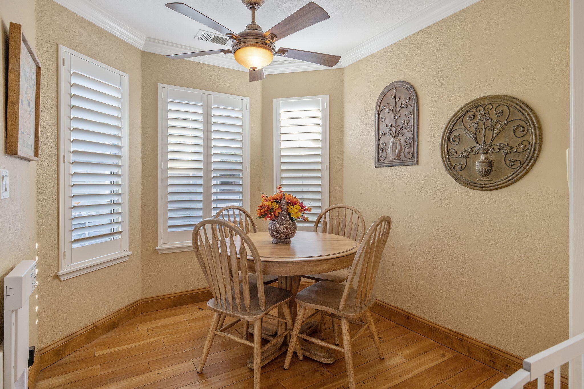 250 E Chestnut Ct, Visalia, CA 93292