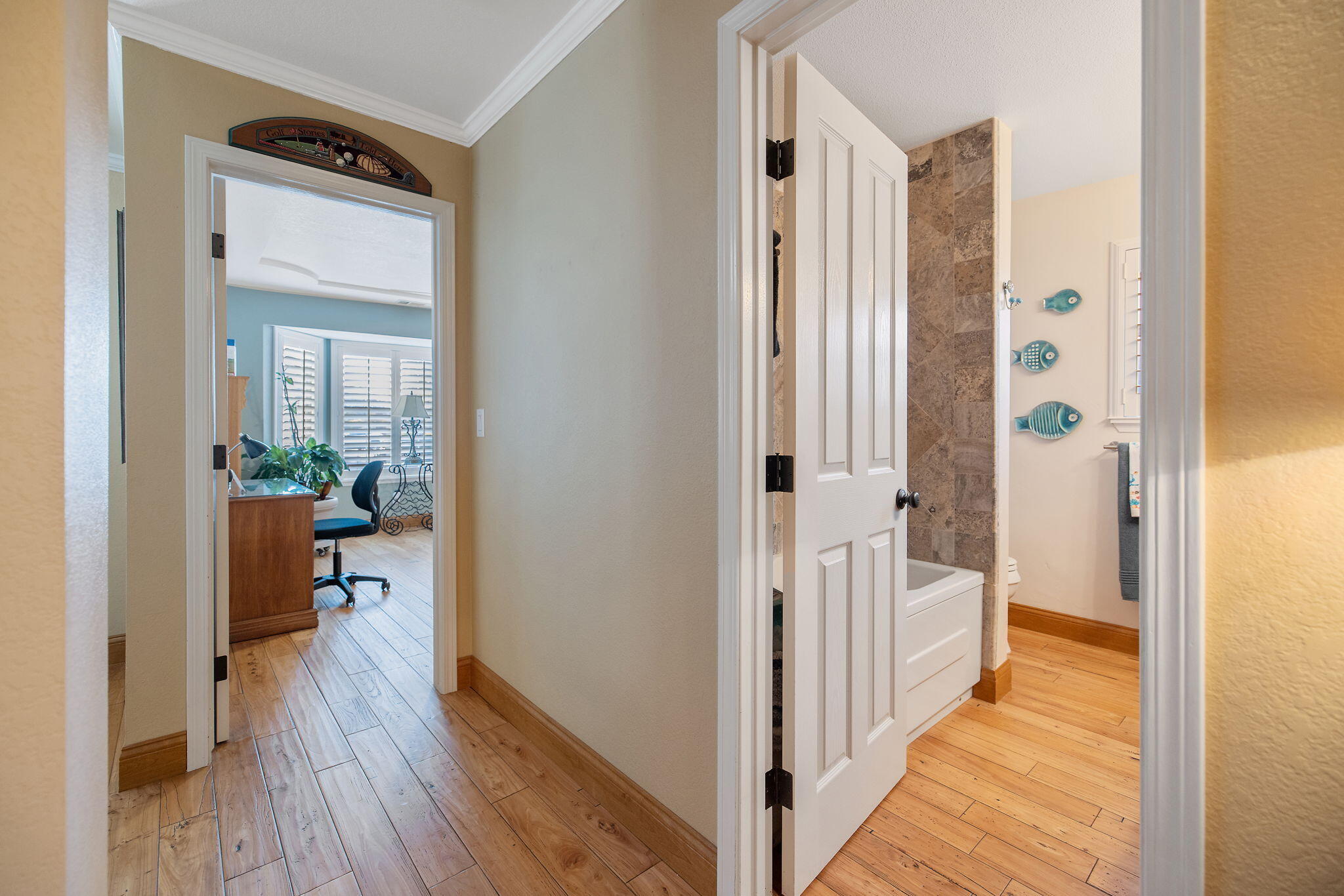 250 E Chestnut Ct, Visalia, CA 93292