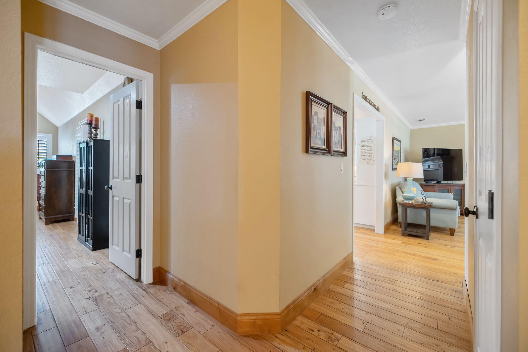 250 E Chestnut Ct, Visalia, CA 93292