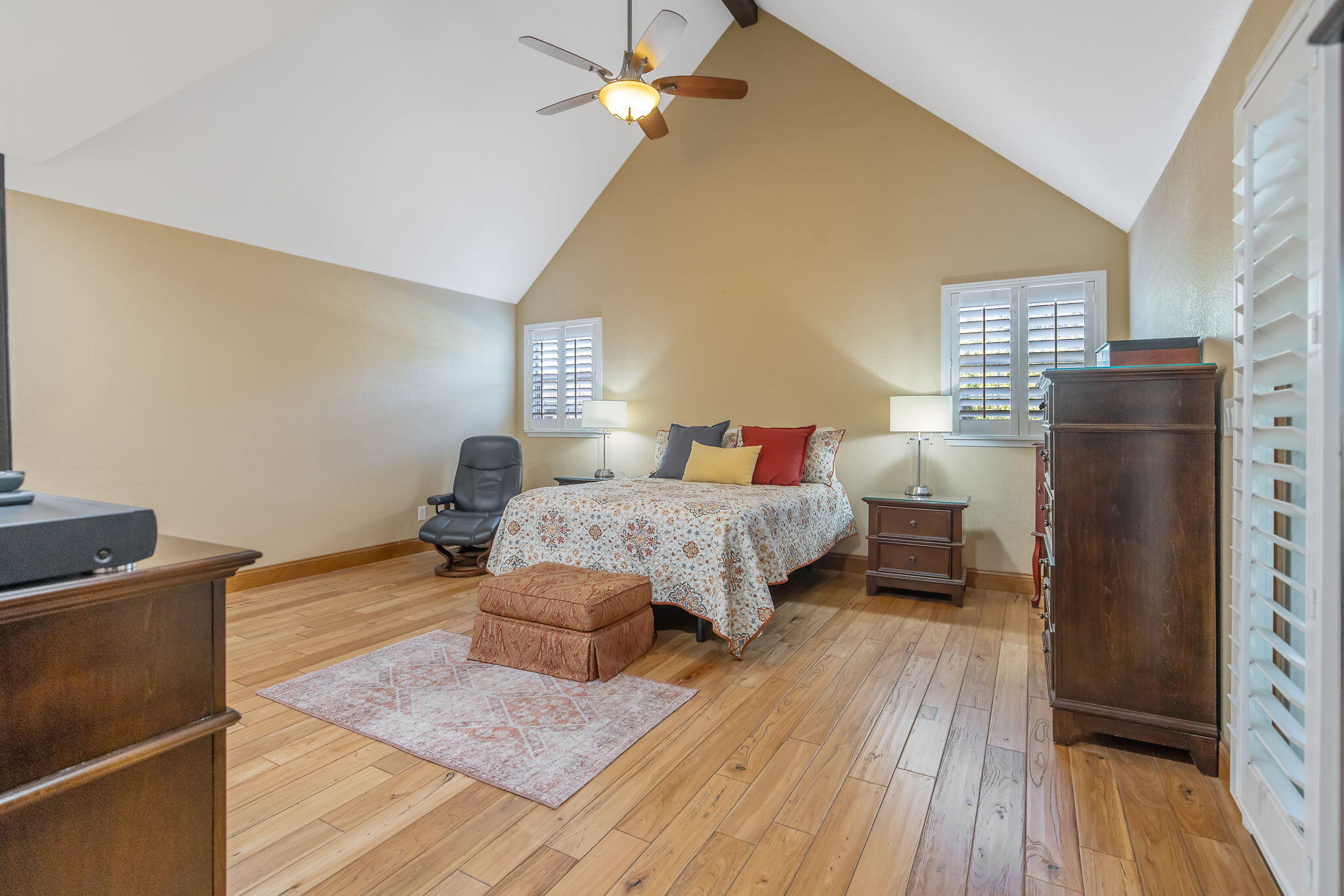 250 E Chestnut Ct, Visalia, CA 93292