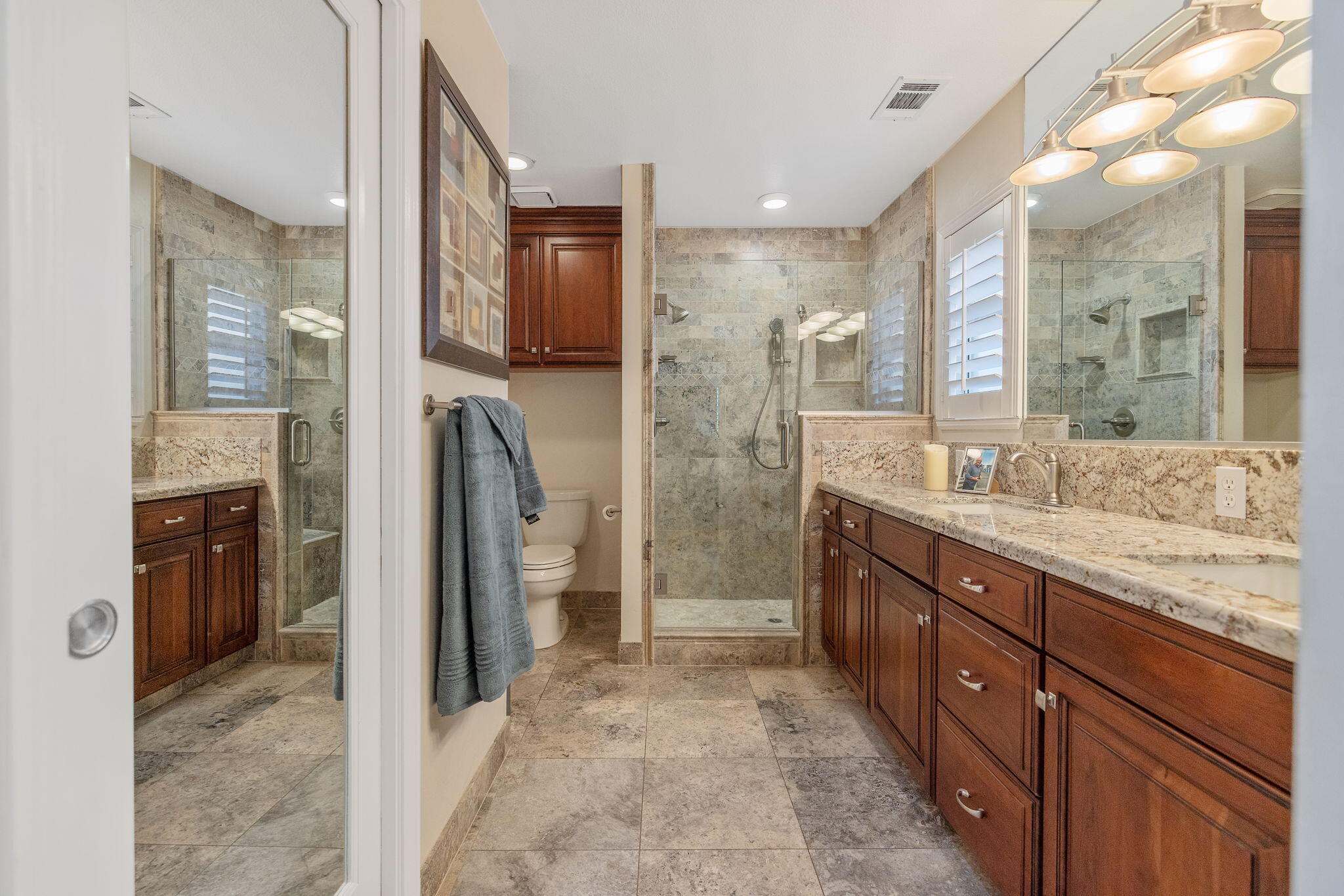 250 E Chestnut Ct, Visalia, CA 93292