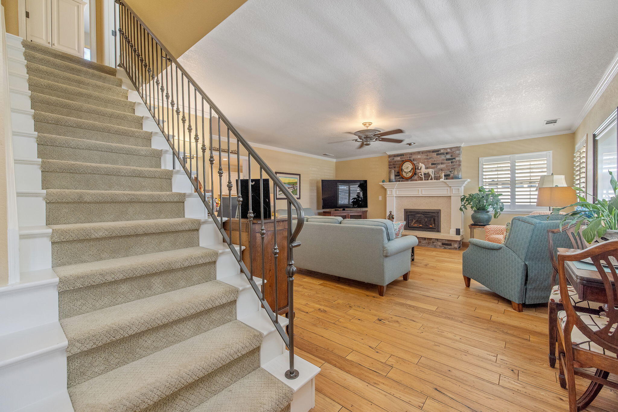 250 E Chestnut Ct, Visalia, CA 93292