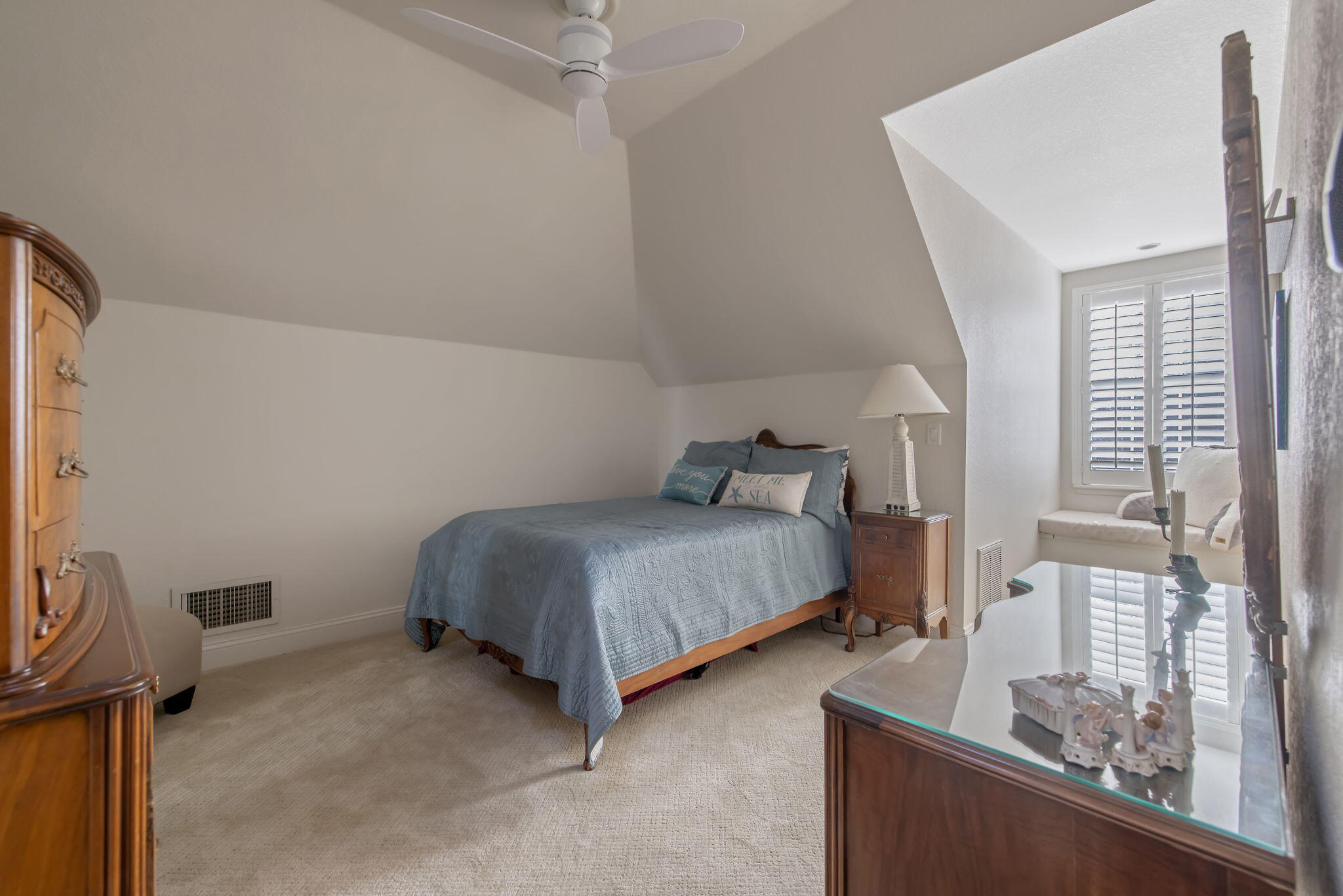 250 E Chestnut Ct, Visalia, CA 93292