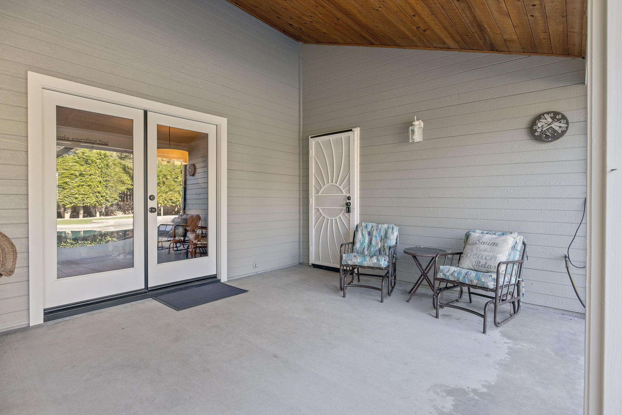 250 E Chestnut Ct, Visalia, CA 93292