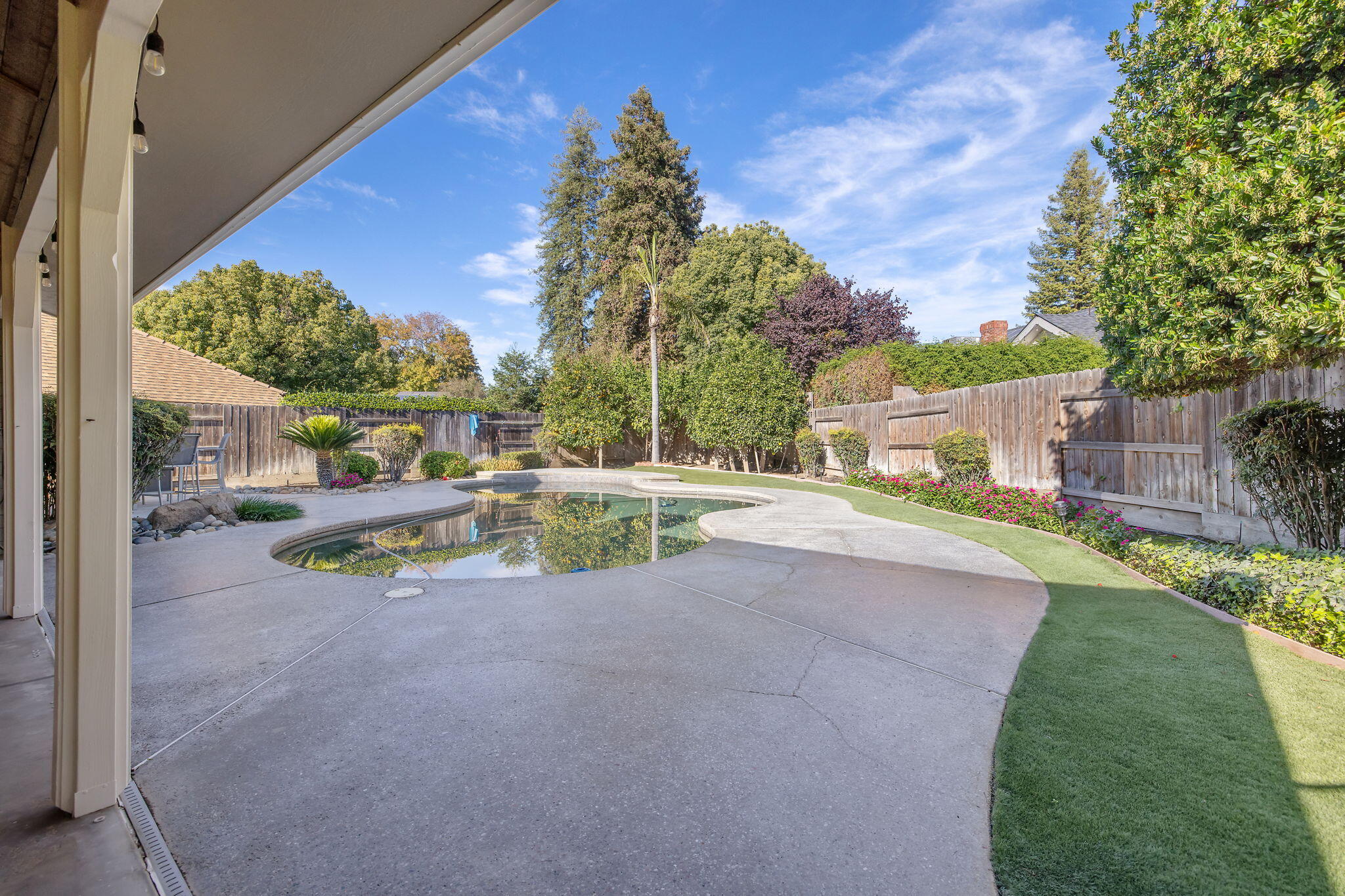 250 E Chestnut Ct, Visalia, CA 93292