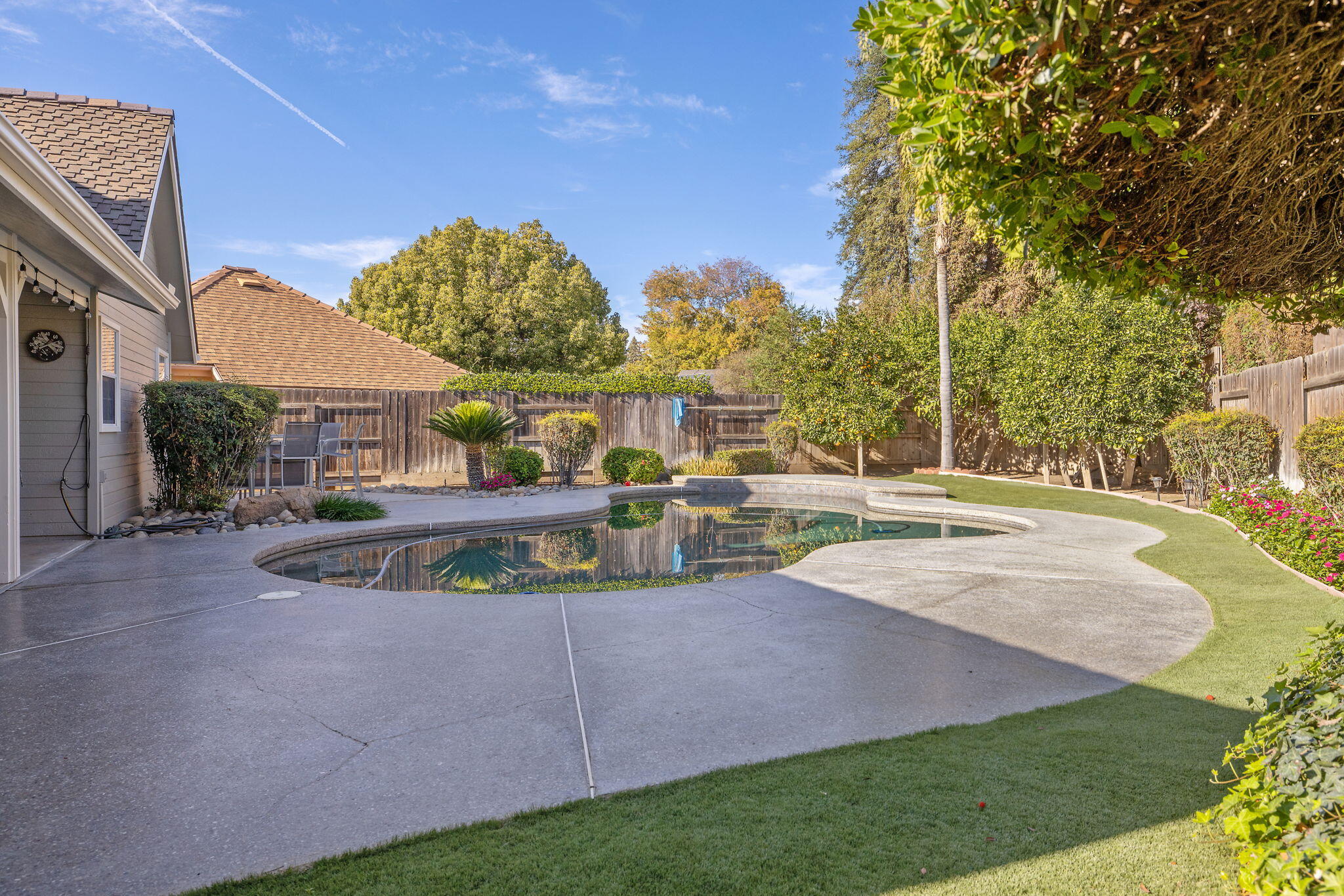 250 E Chestnut Ct, Visalia, CA 93292