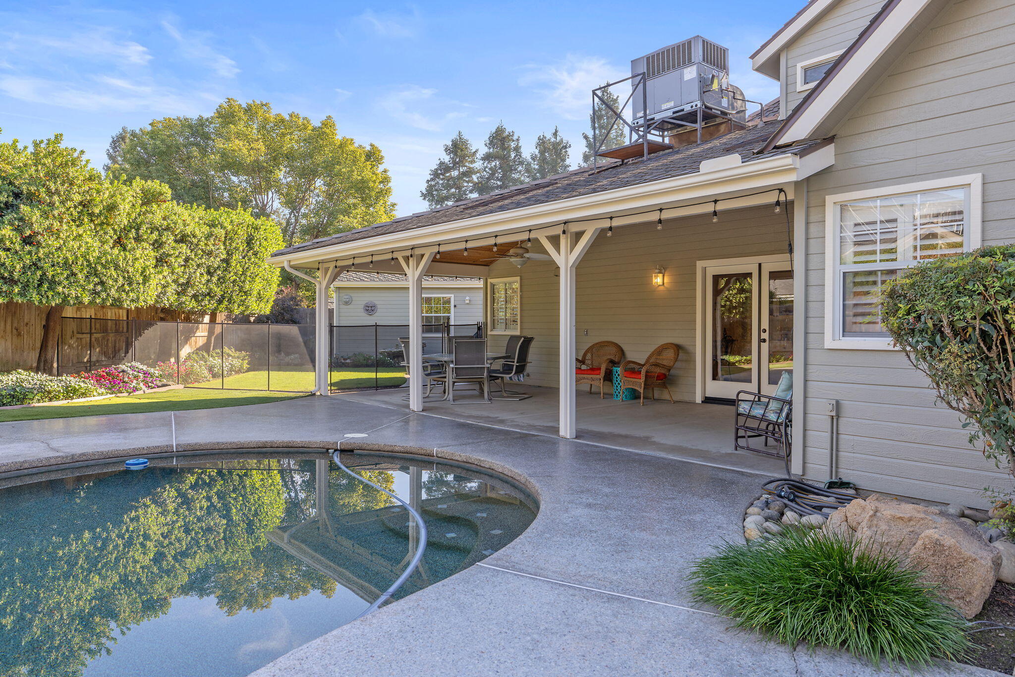 250 E Chestnut Ct, Visalia, CA 93292