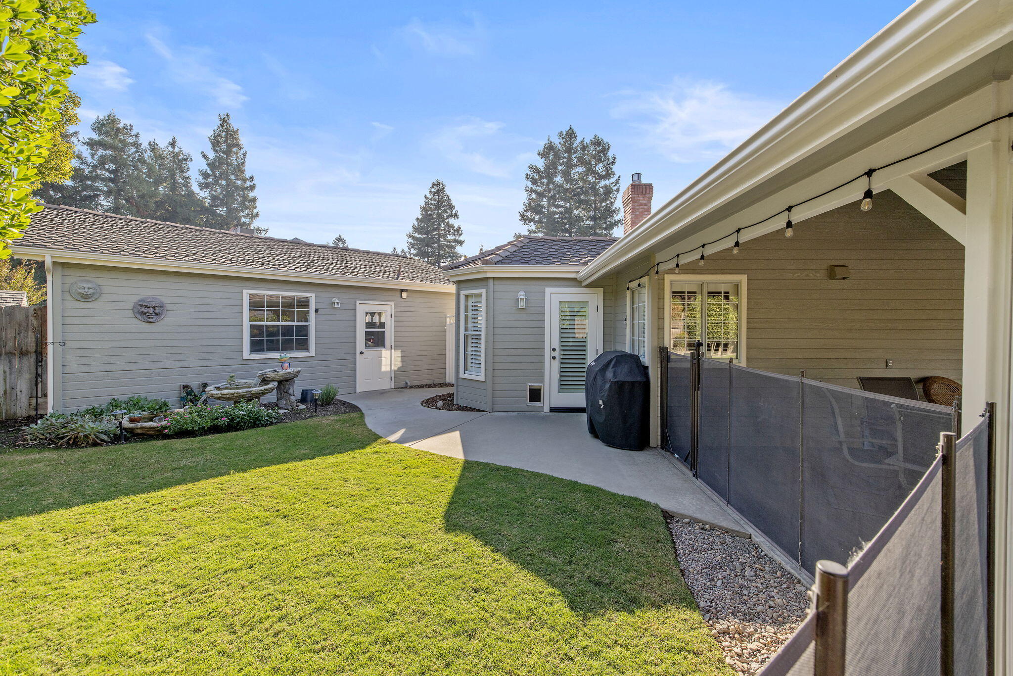 250 E Chestnut Ct, Visalia, CA 93292