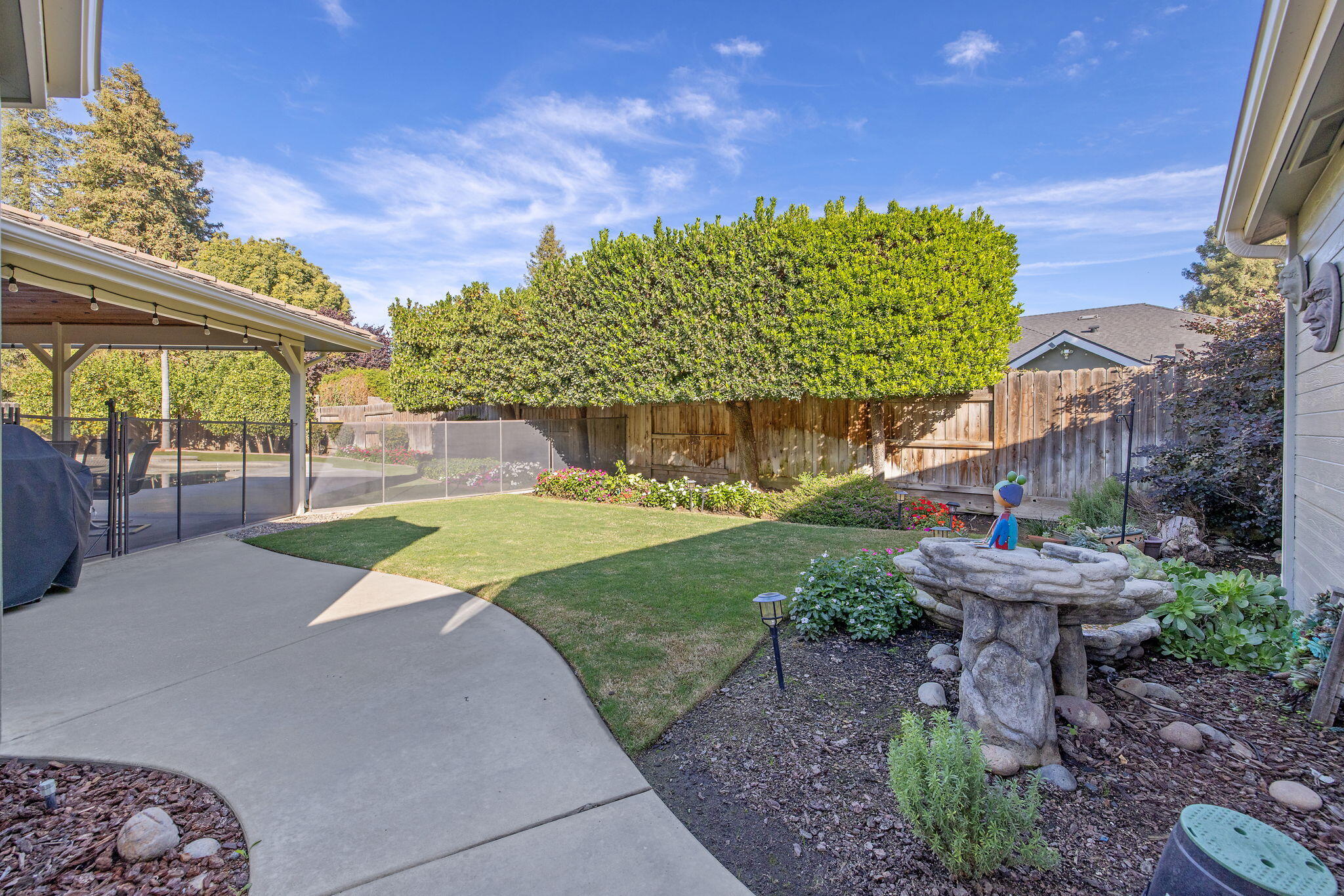 250 E Chestnut Ct, Visalia, CA 93292