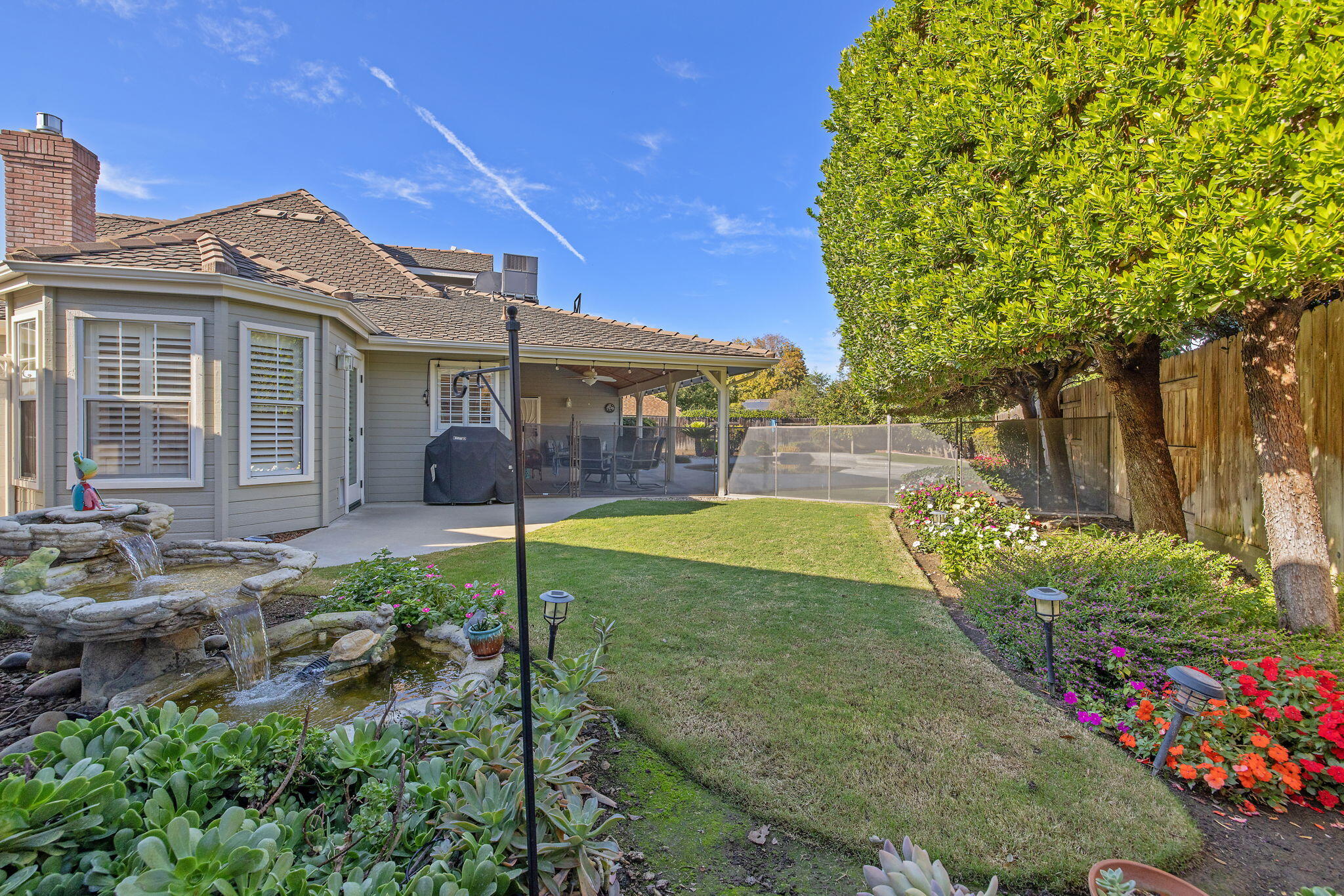 250 E Chestnut Ct, Visalia, CA 93292