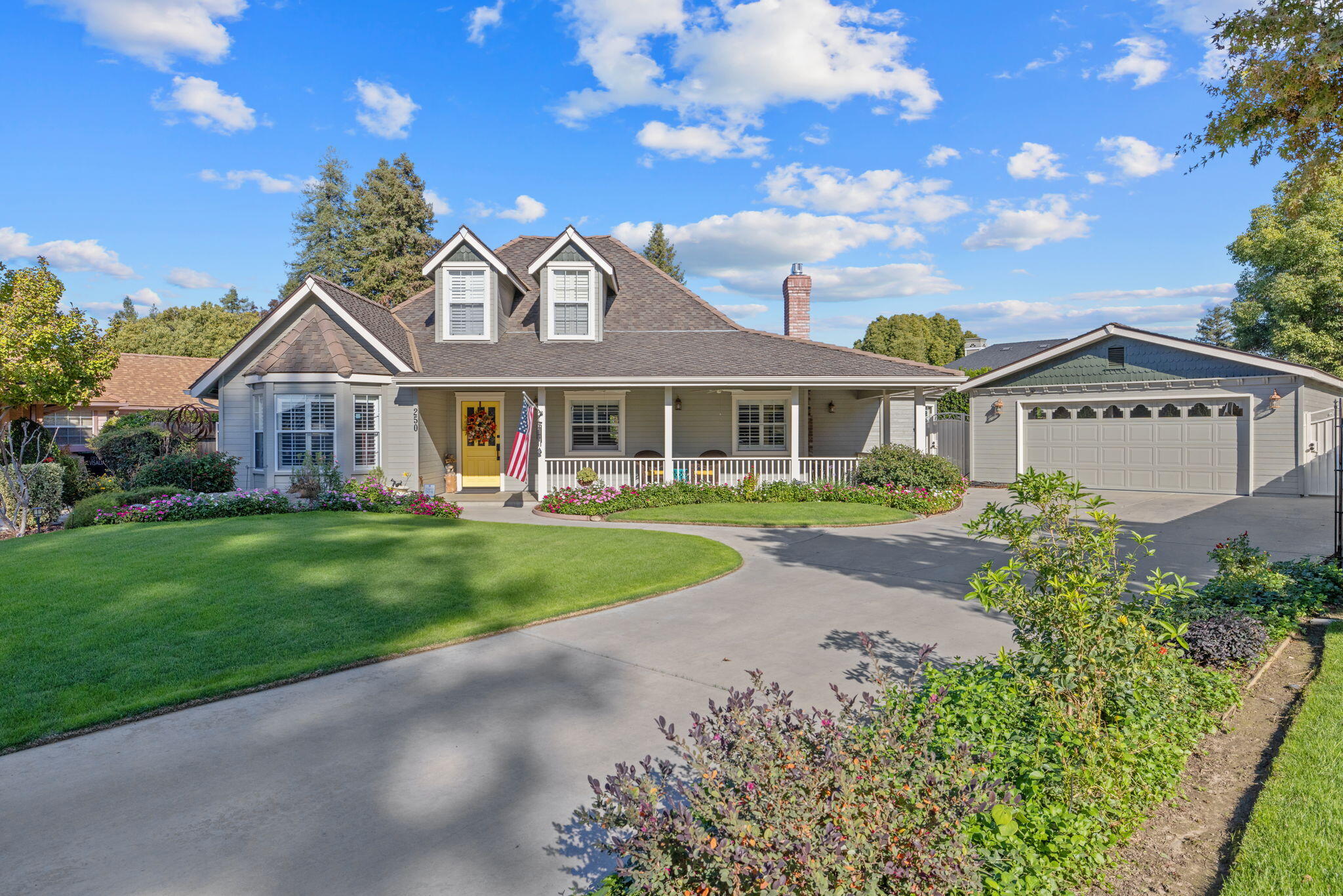 250 E Chestnut Ct, Visalia, CA 93292