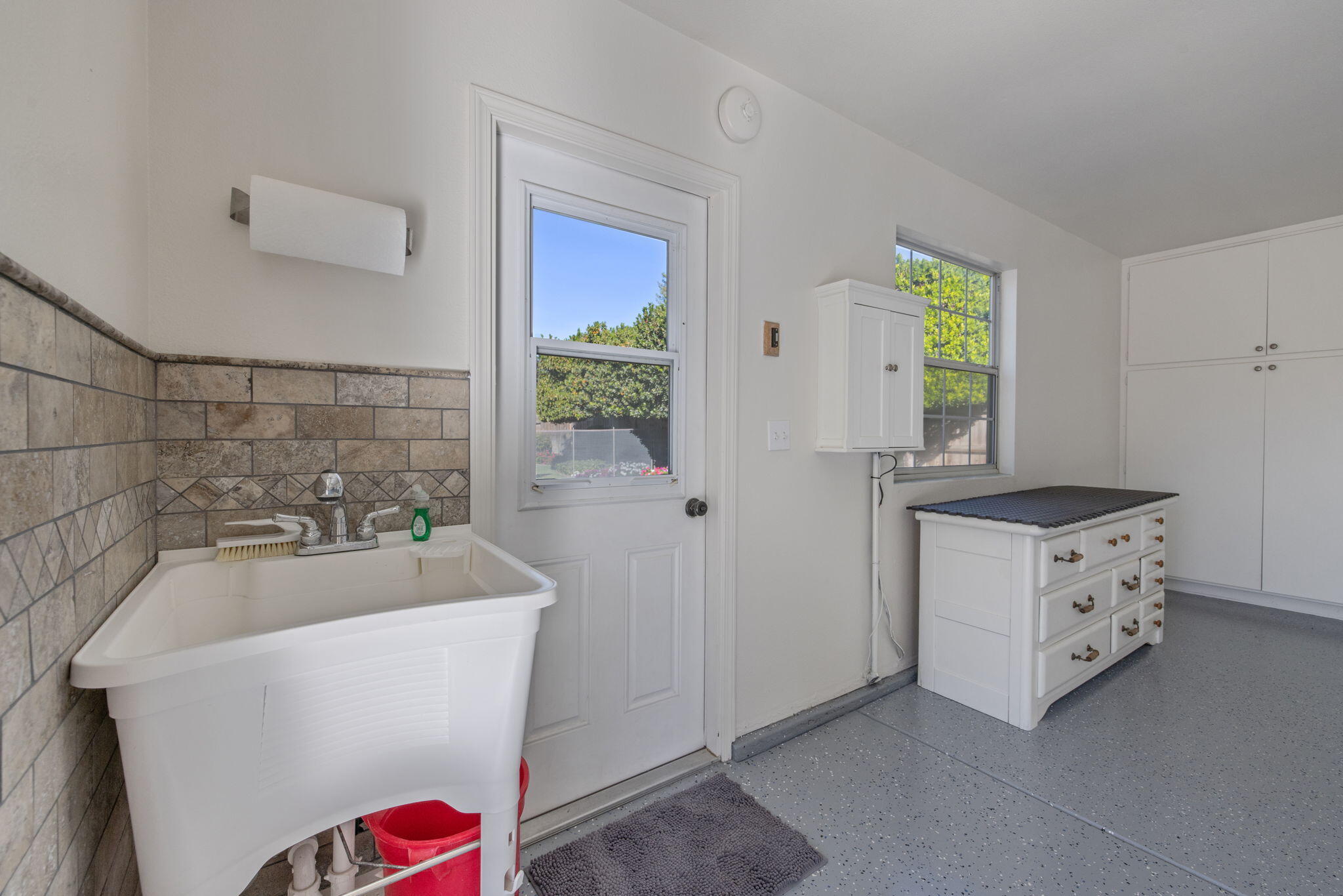 250 E Chestnut Ct, Visalia, CA 93292