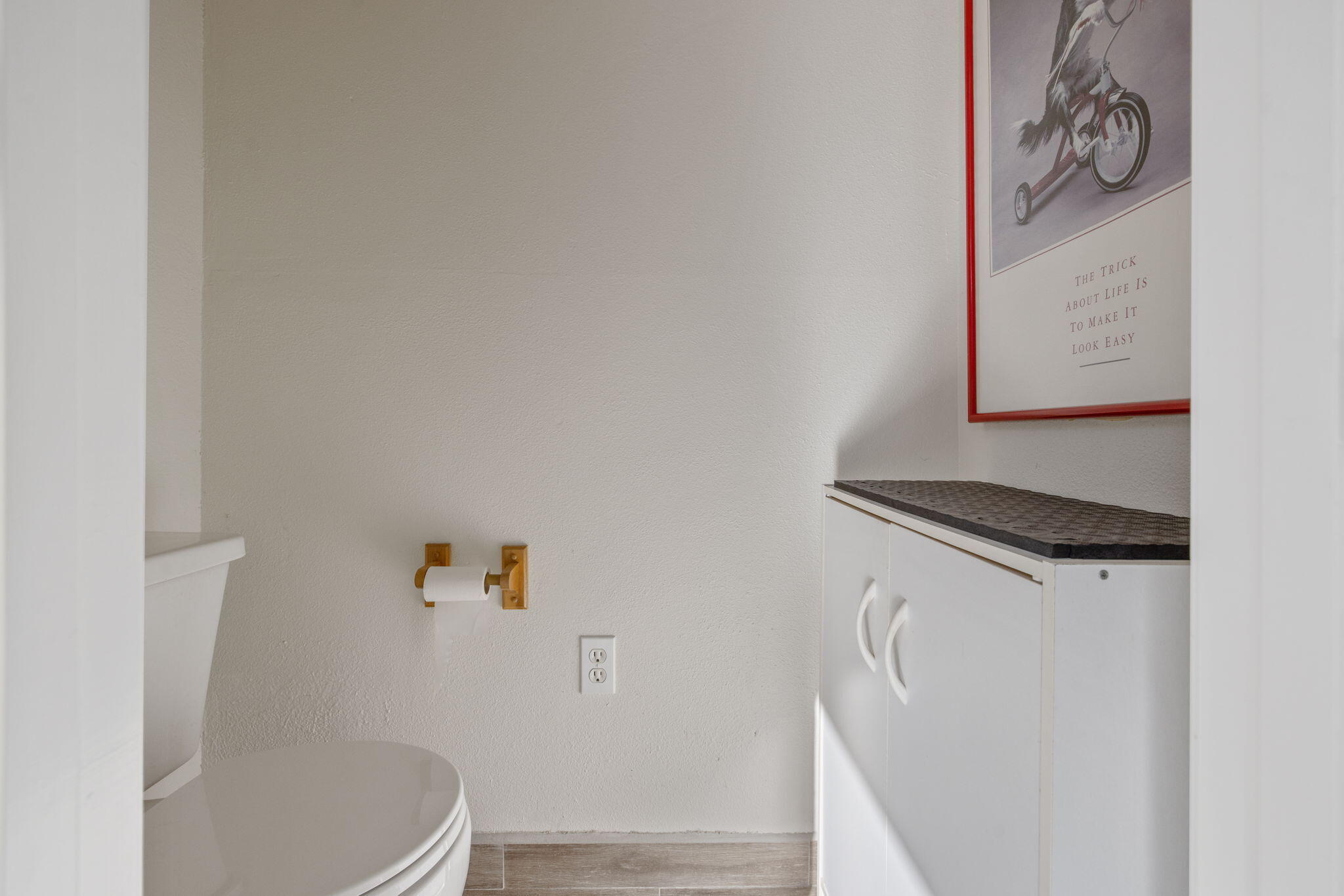 250 E Chestnut Ct, Visalia, CA 93292