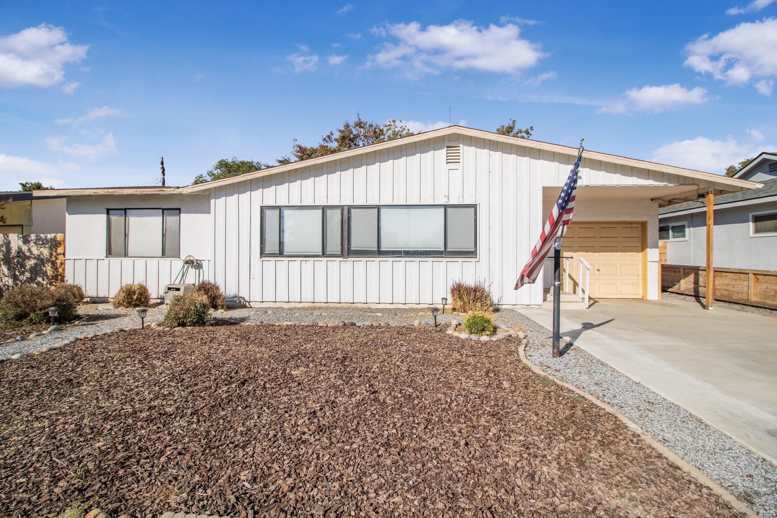 2634 W Iris Ave, Visalia, CA 93277