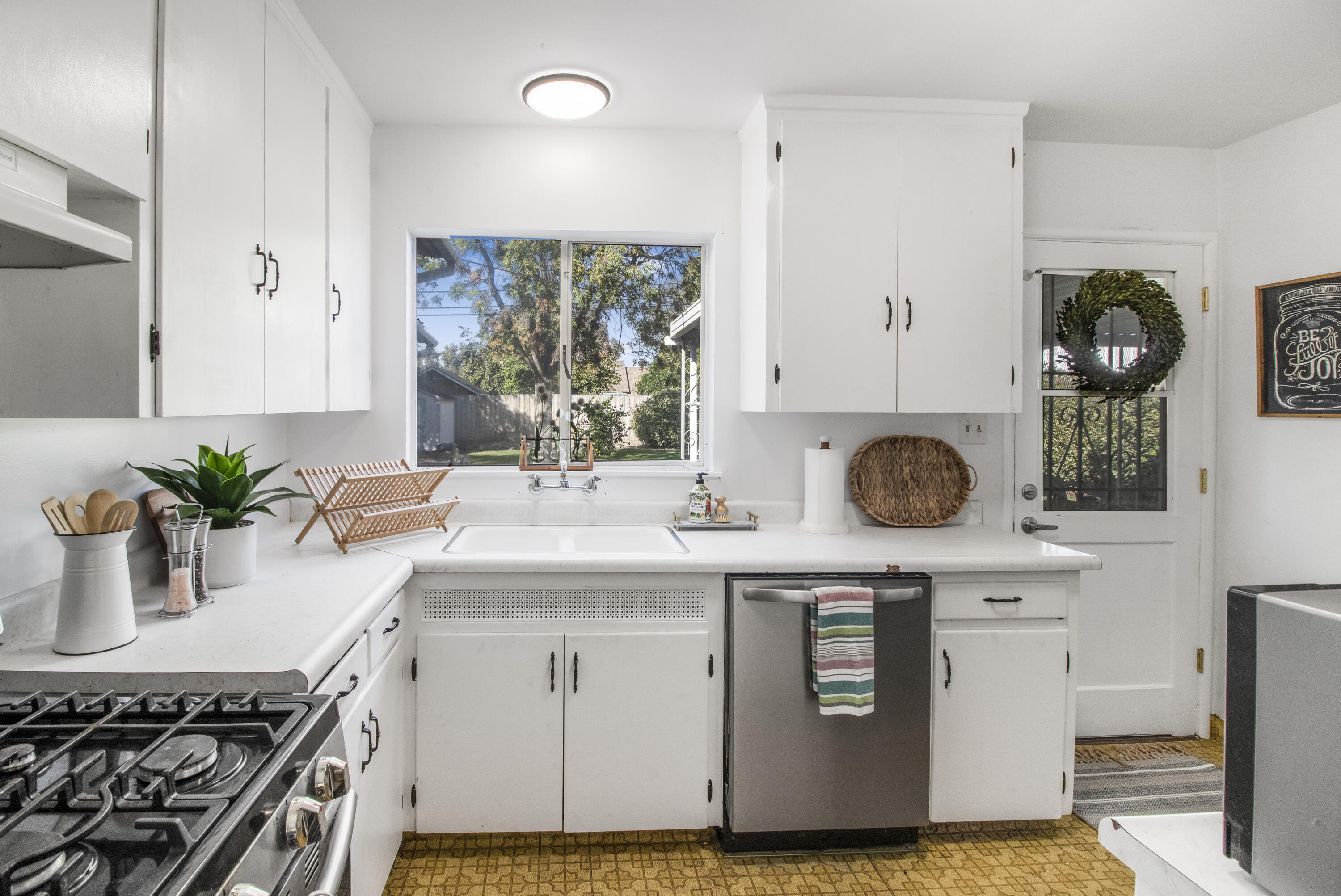 2634 W Iris Ave, Visalia, CA 93277