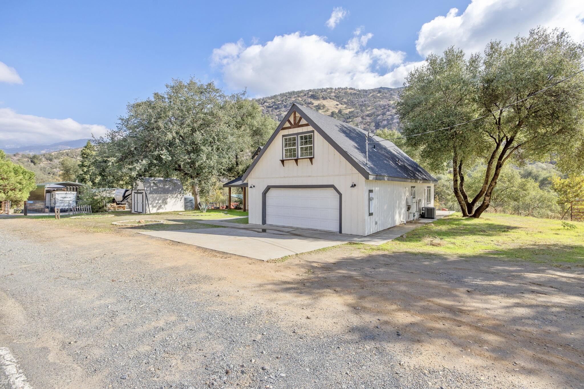 38129 Balch Park Rd, Springville, CA 93265