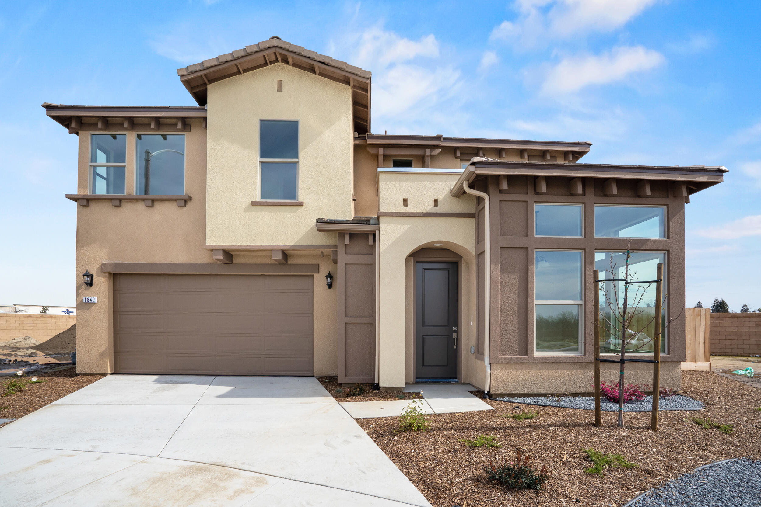 1842 W Berlin Ct, Tulare, CA 93274