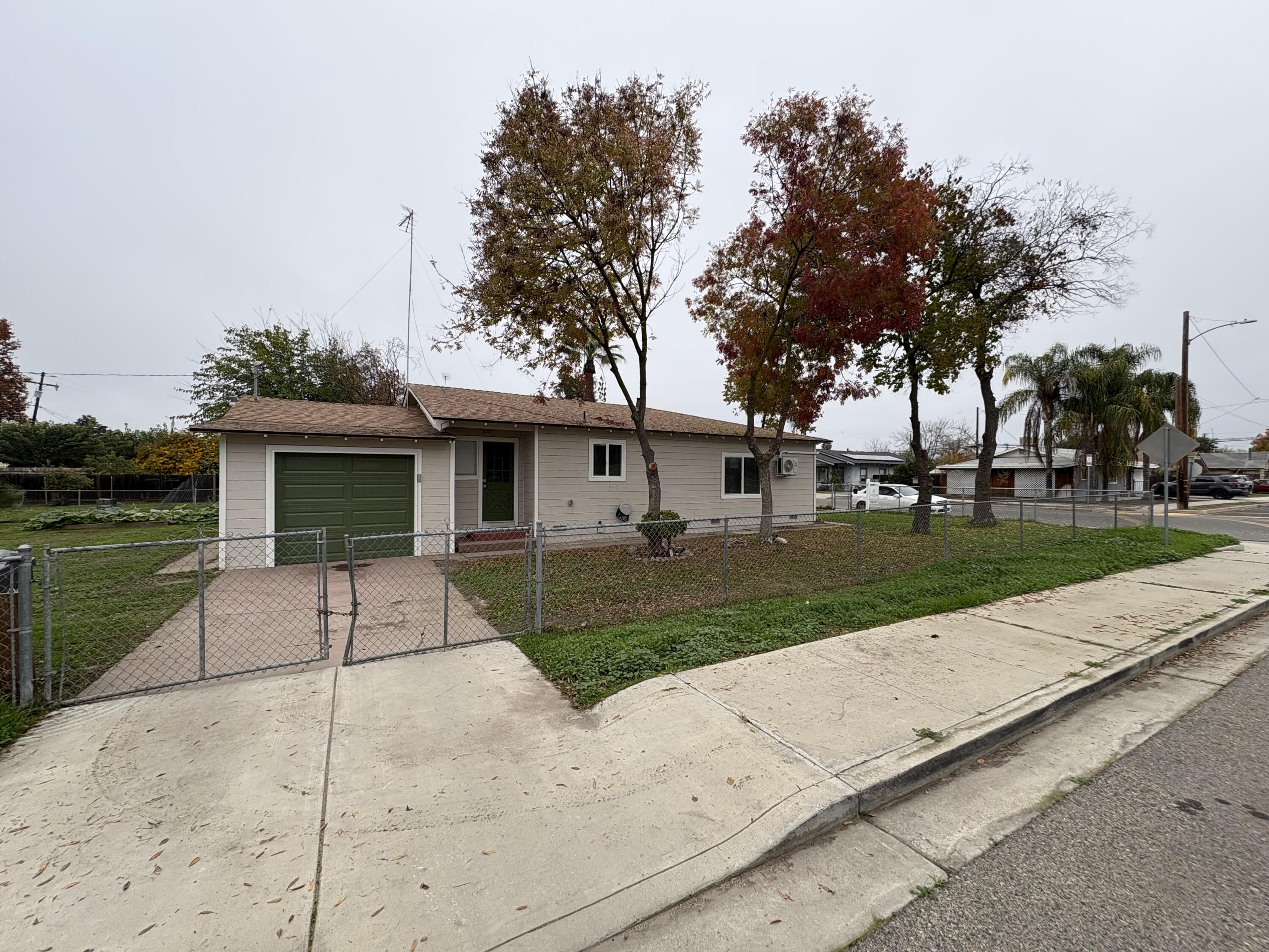 264 S Orange Ave, Exeter, CA 93221