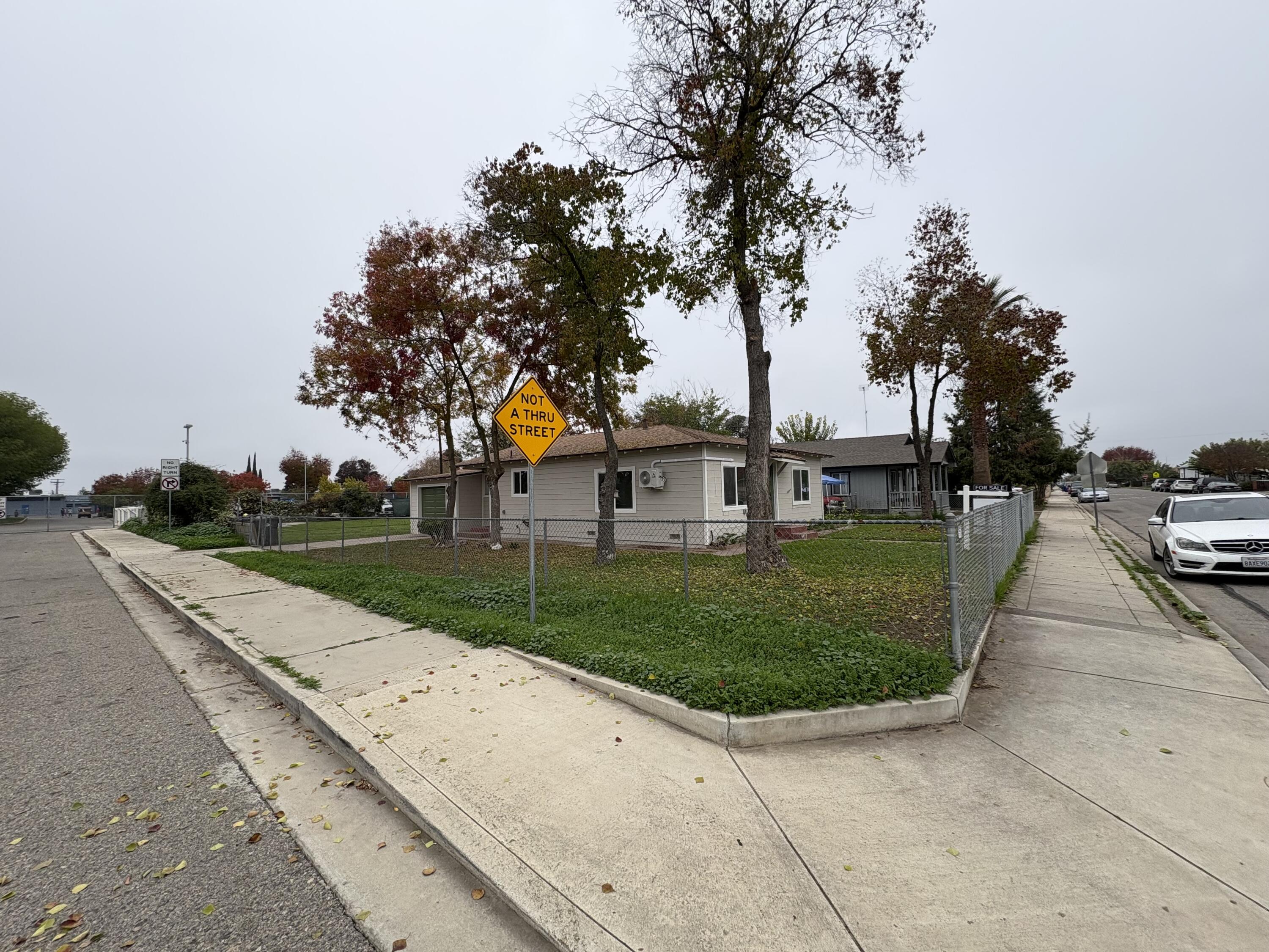 264 S Orange Ave, Exeter, CA 93221