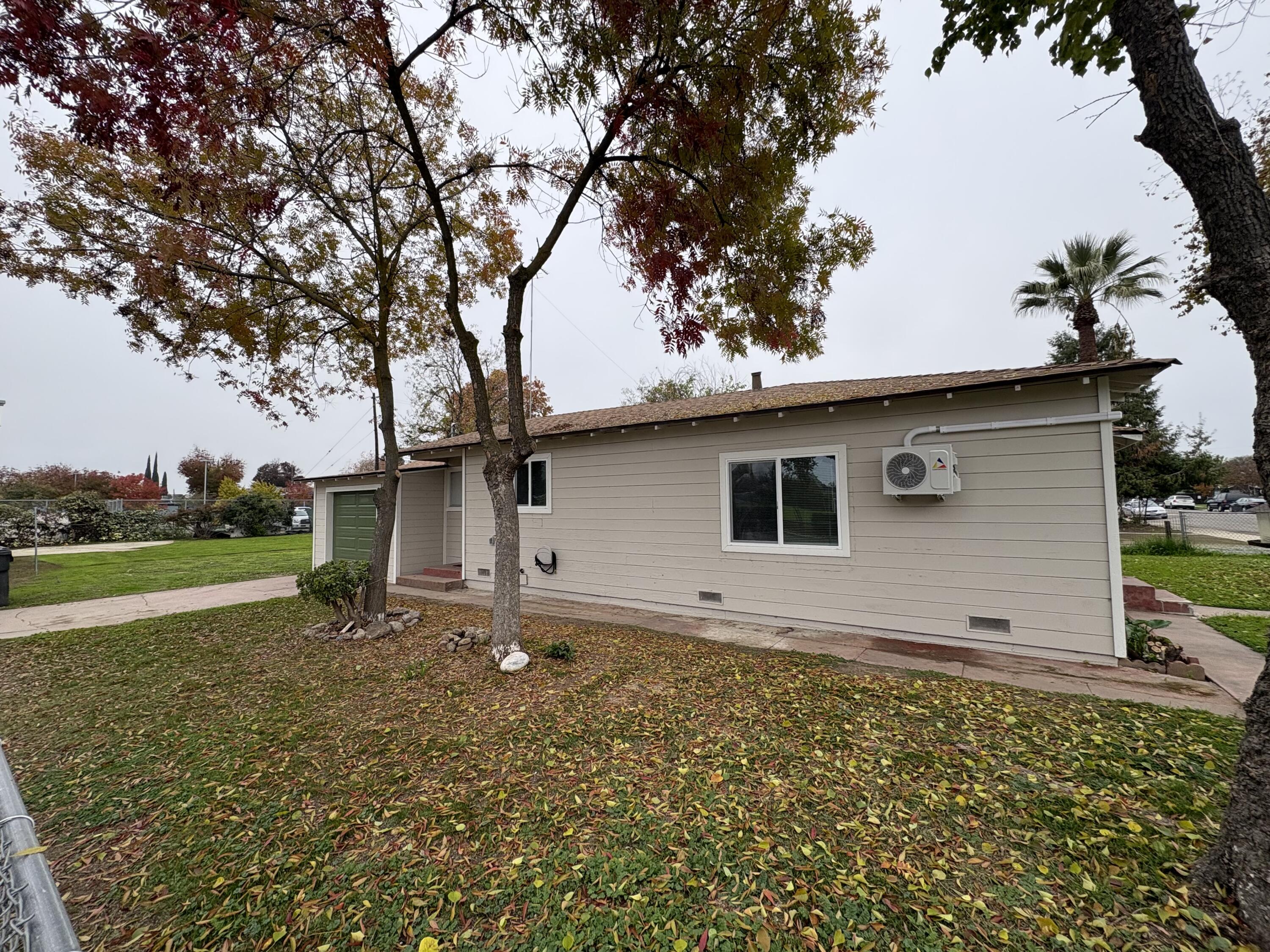 264 S Orange Ave, Exeter, CA 93221